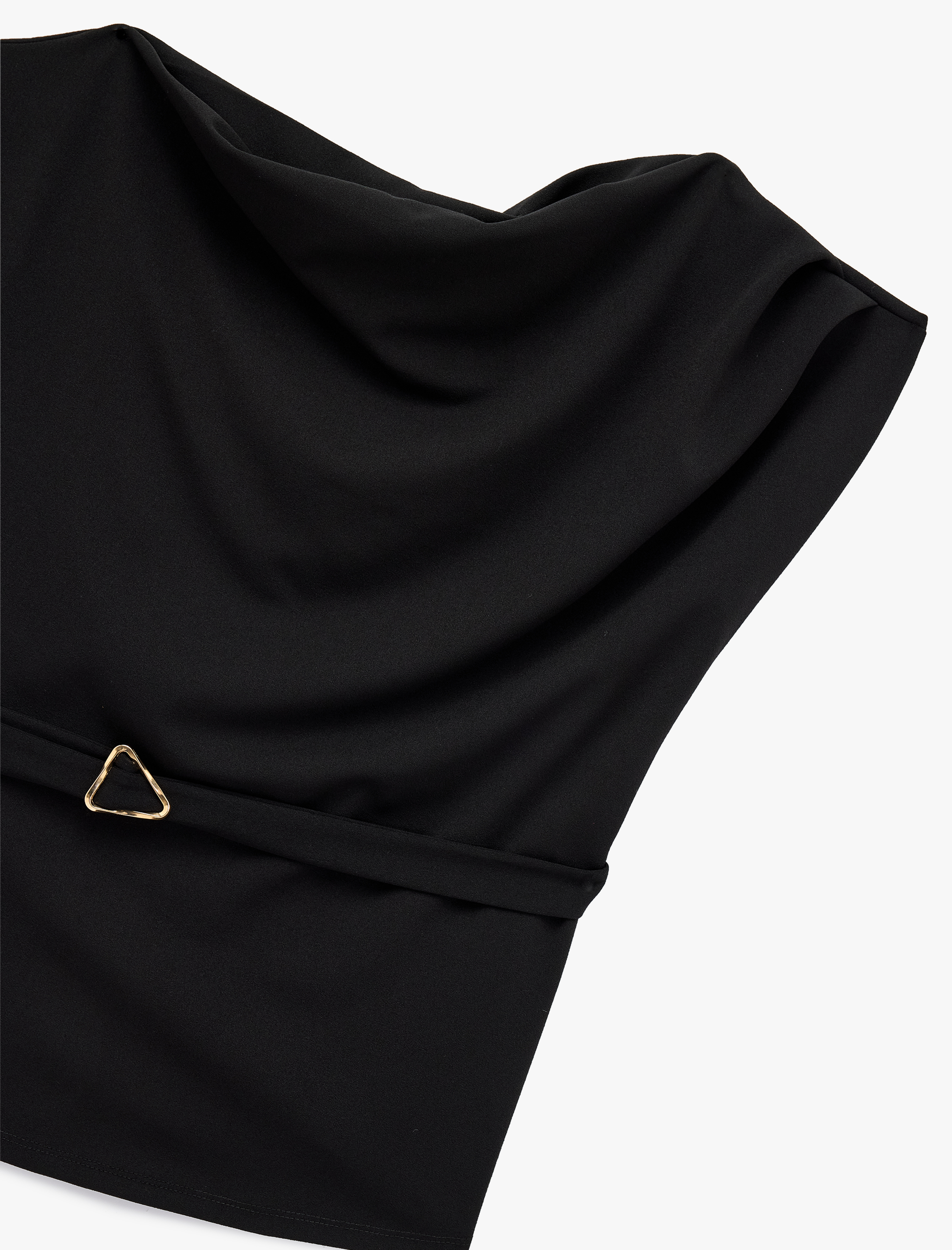   Slim Fit Kemer Detaylı Degaje Yaka Kolsuz Bluz