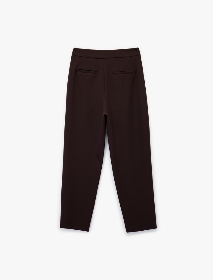  Aksesuar Detaylı Havuç Kesim Kumaş Pantolon