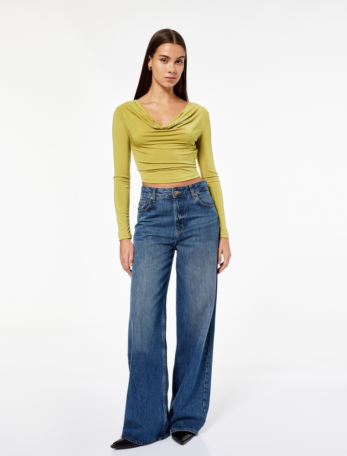  Slim Fit Uzun Kollu Metal Aksesuarlı Degaje Yaka Tişört