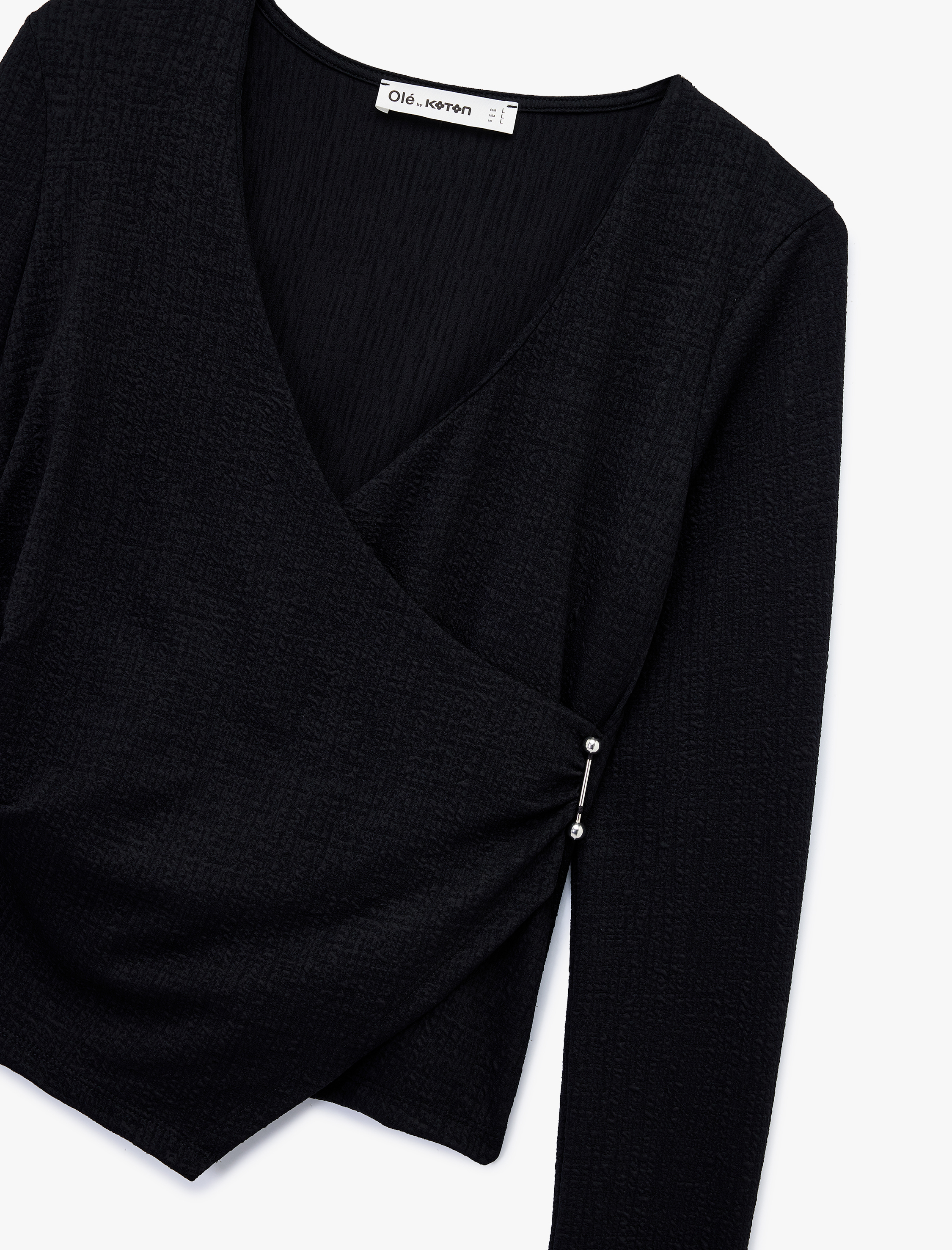Metal Aksesuarlı Uzun Kollu Slim Fit Bürümcük Kruvaze Yaka Bluz