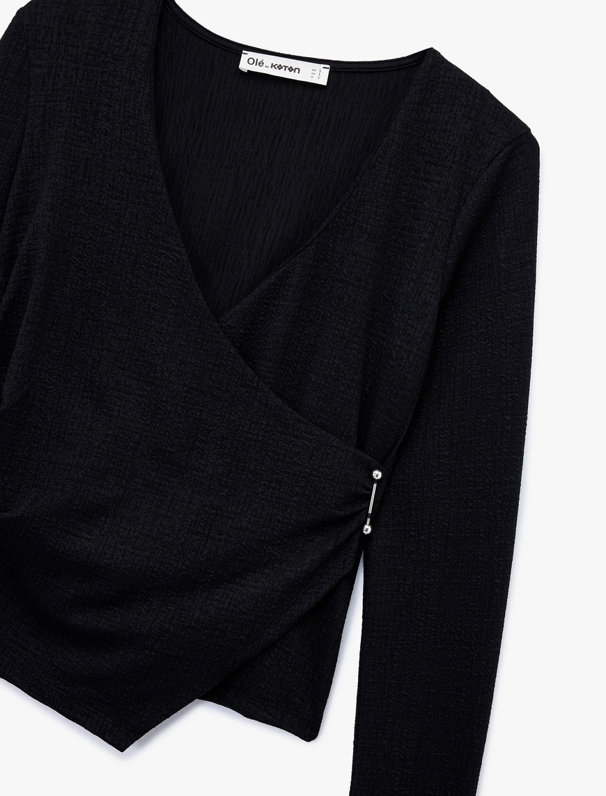   Metal Aksesuarlı Uzun Kollu Slim Fit Bürümcük Kruvaze Yaka Bluz