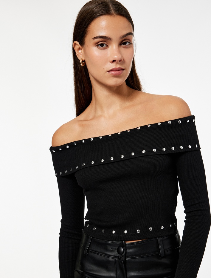  Pamuklu Metal Aksesuarlı Uzun Kollu Omzu Açık Tişört