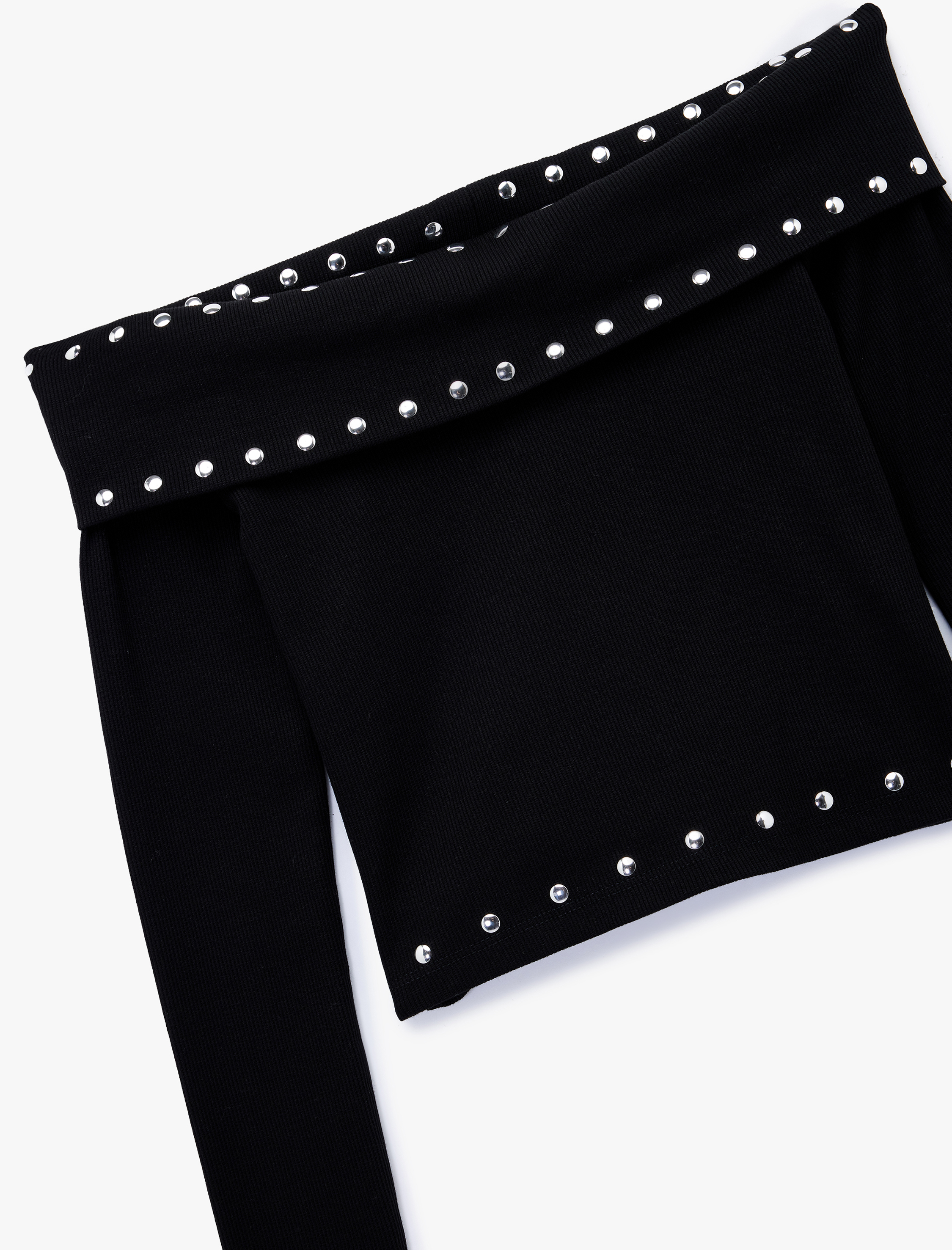   Pamuklu Metal Aksesuarlı Uzun Kollu Omzu Açık Tişört