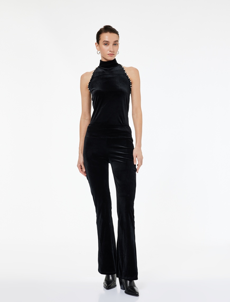 Siyah Kadın Slim Fit Kolsuz İnci Detaylı Dik Halter Yaka Kadife
