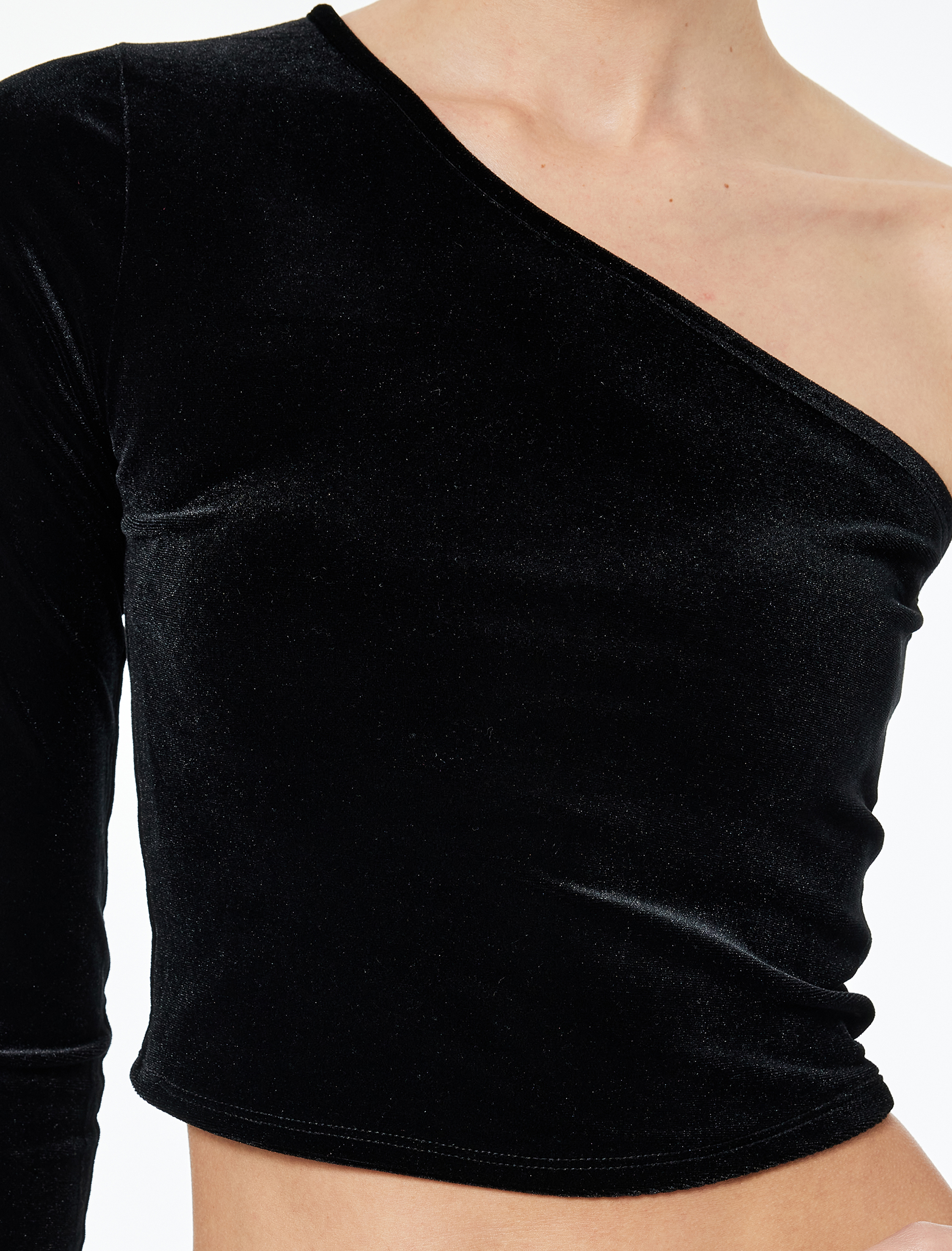 Slim Fit Asimetrik Yaka Uzun Kollu Crop Tek Omuz Kadife Bluz