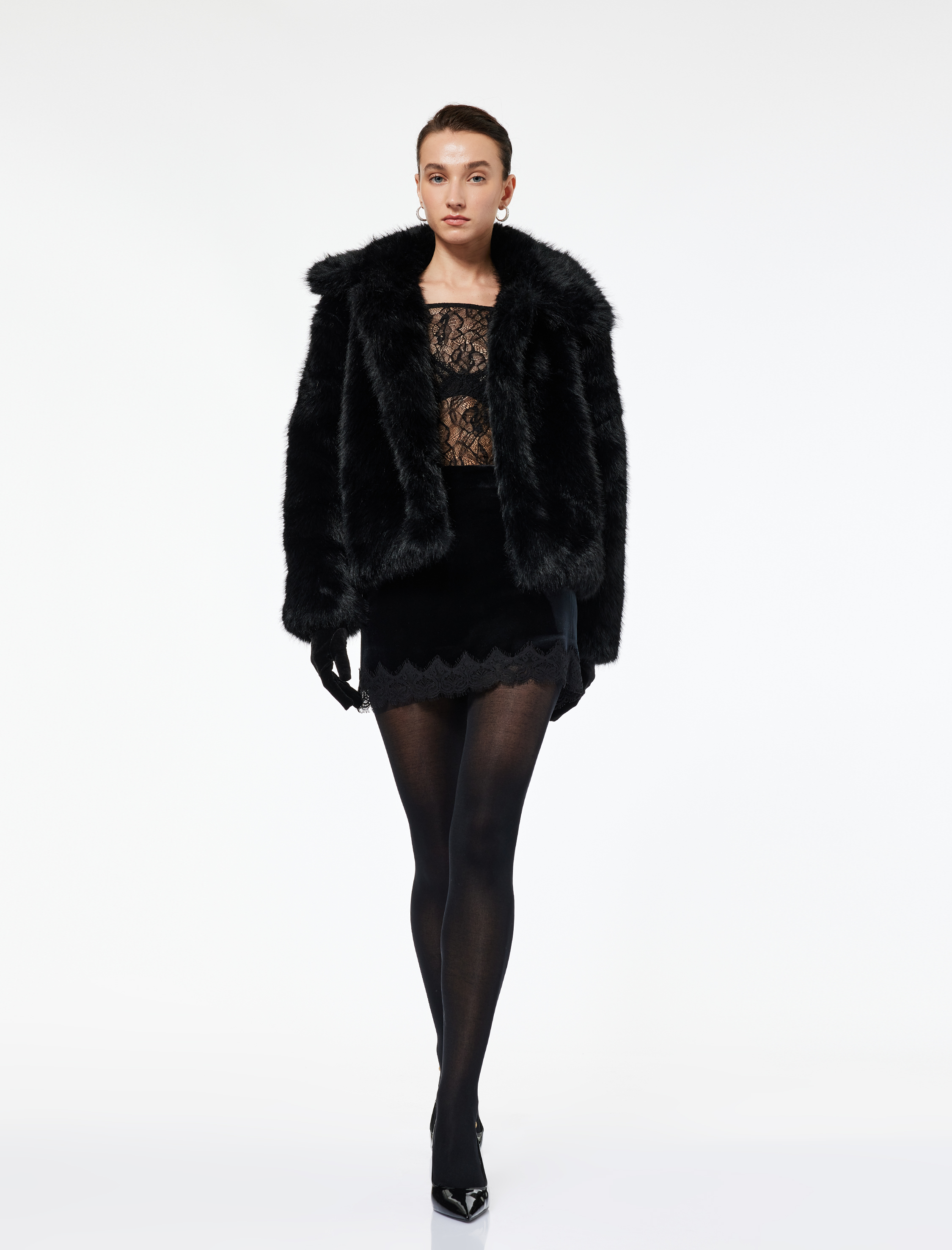   Dantel Detaylı Kadife Mini Etek