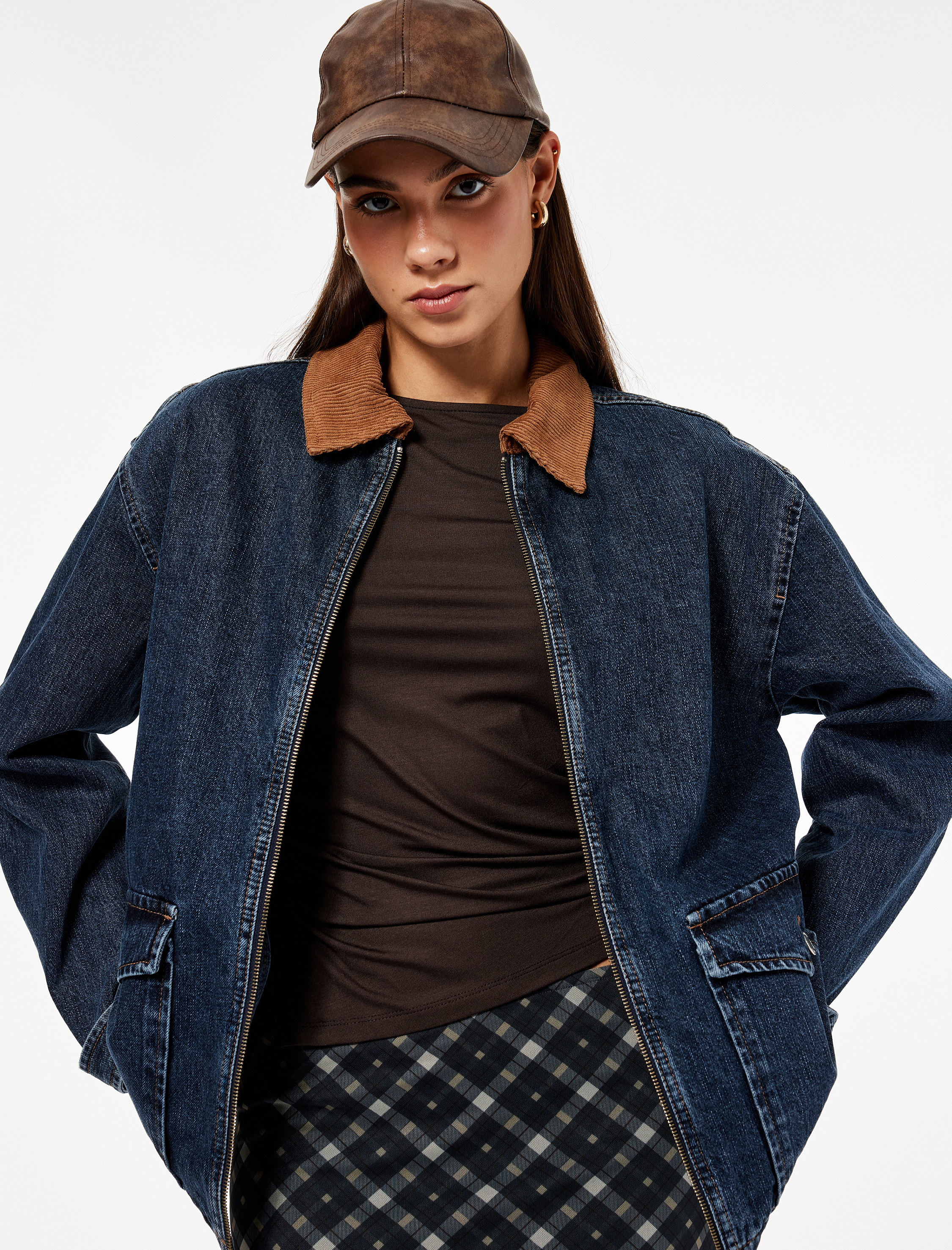   Uzun Kollu Kadife Yaka Detaylı Cepli Fermuarlı Denim Ceket