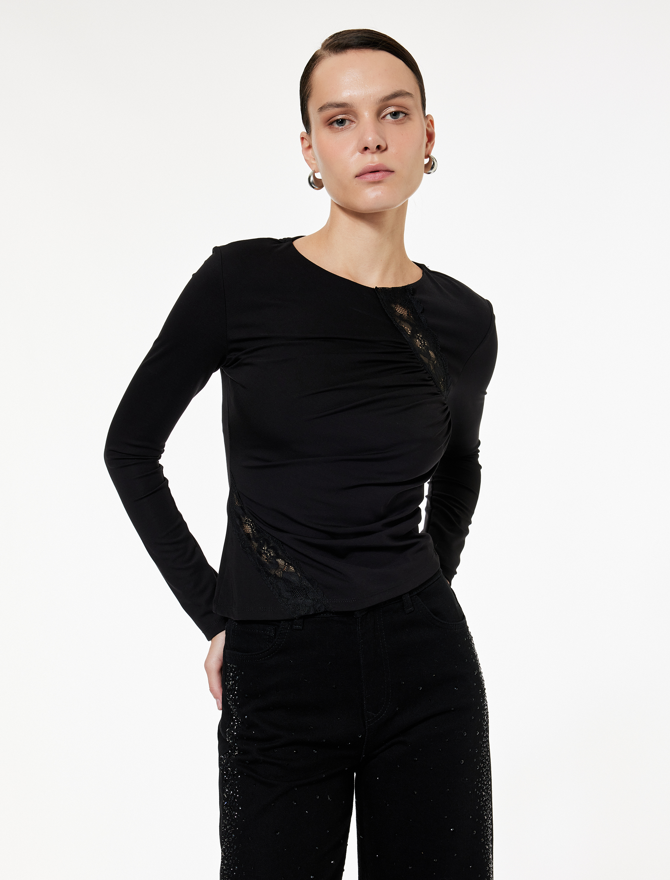 Koton X Sibil Çetinkaya - Slim Fit Dantel Detaylı Drapeli Uzun Kollu Bluz