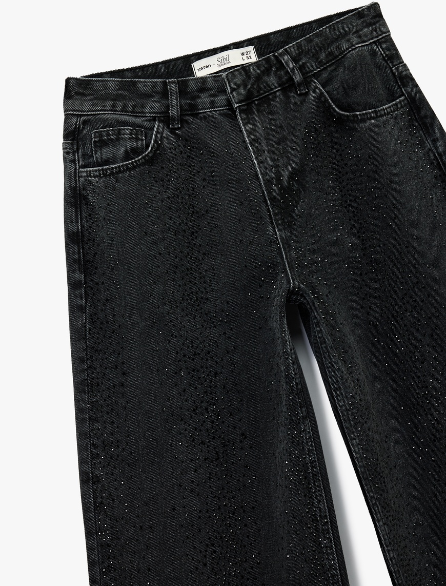   Koton X Sibil Çetinkaya - Taş Detaylı Çıtçıt Düğmeli Bol Paça Jean Pantolon - Loose Straight Fit Jean