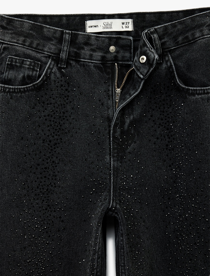   Koton X Sibil Çetinkaya - Taş Detaylı Çıtçıt Düğmeli Bol Paça Jean Pantolon - Loose Straight Fit Jean