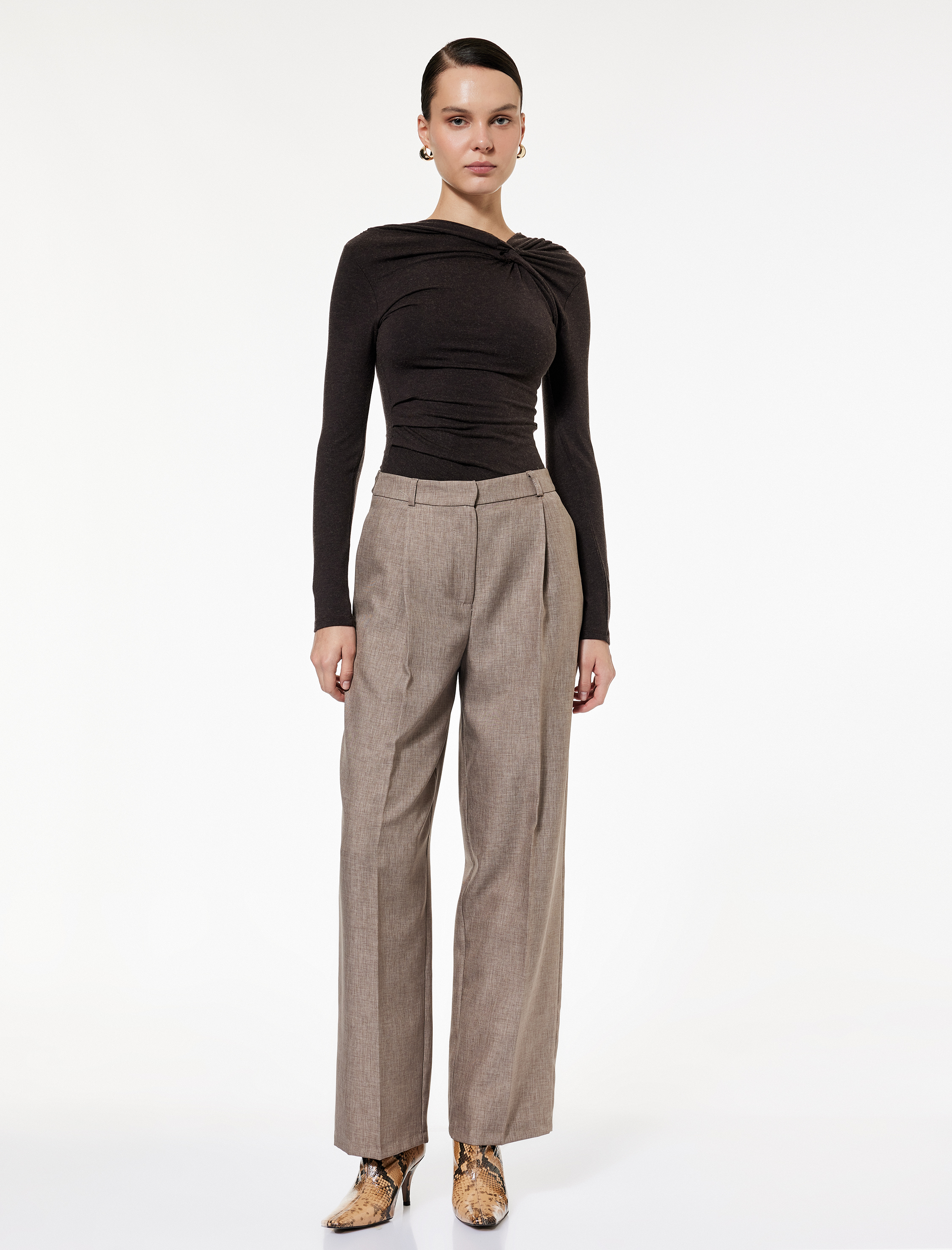   Uzun Kollu Asimetrik Yaka Düğüm Detaylı Bluz