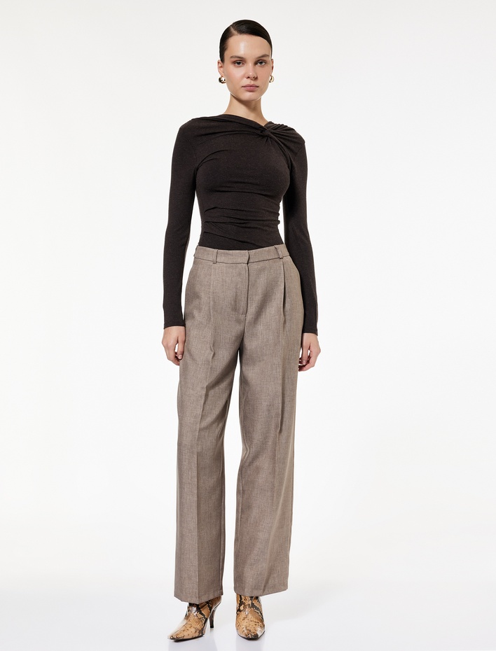  Uzun Kollu Asimetrik Yaka Düğüm Detaylı Bluz