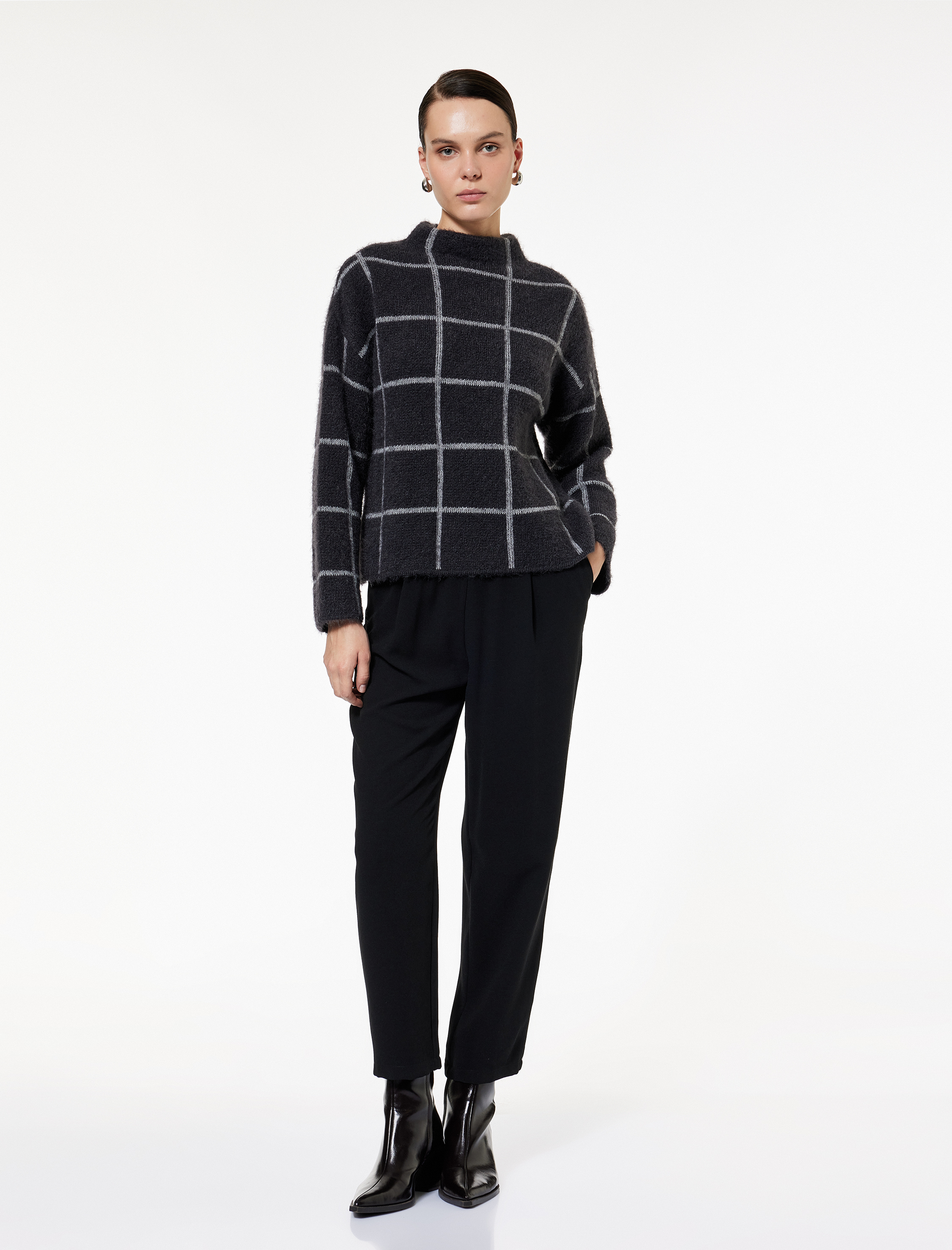   Yüksek Bel Metal Aksesuarlı Cep Detaylı Beli Lastikli Havuç Pantolon