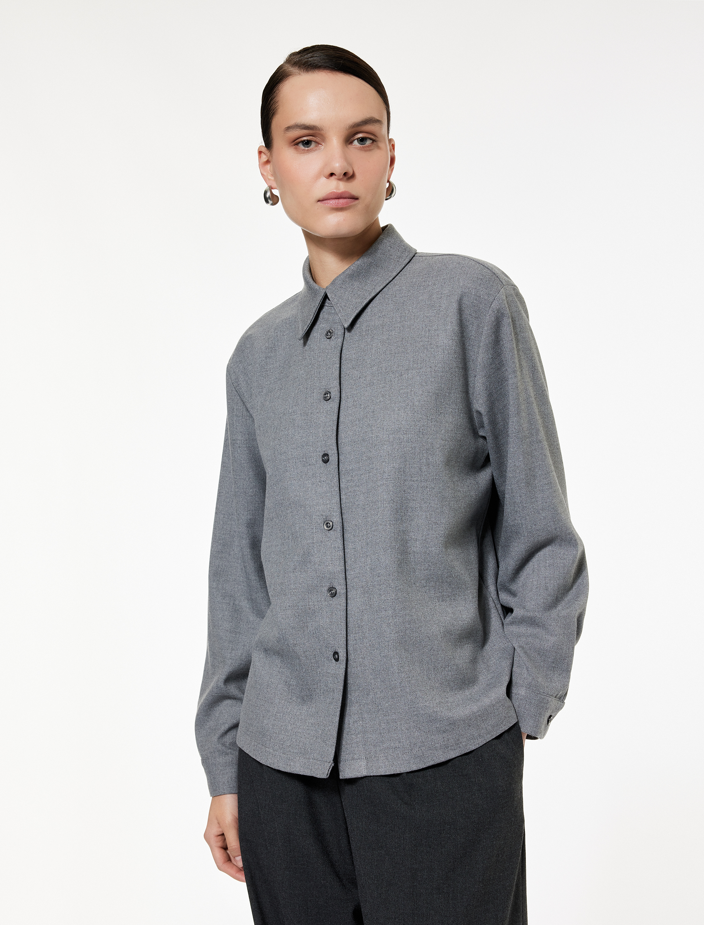   Düğmeli Viskon Karışımlı Uzun Kollu Klasik Yaka Gömlek