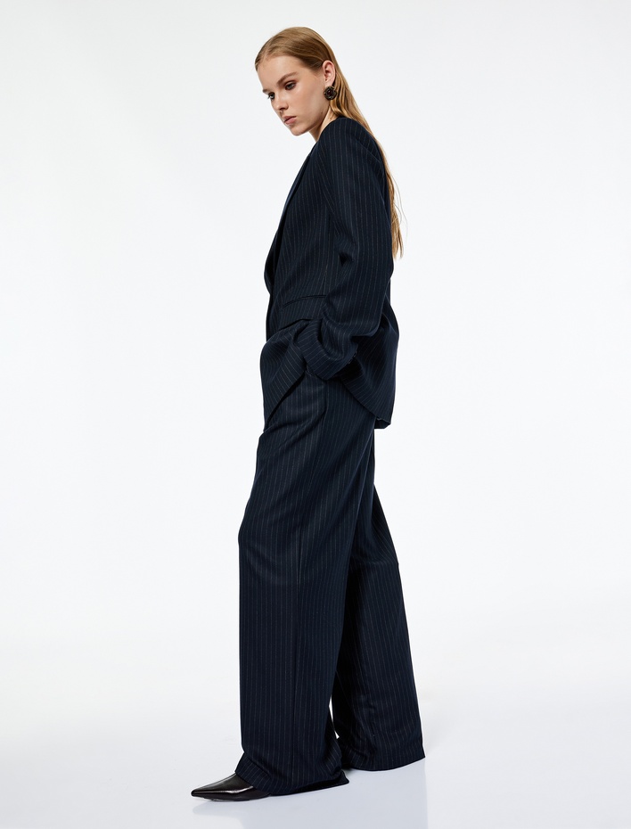  Koton X Melis Ağazat - Cepli Pile Detaylı Çizgili Düz Paça Kumaş Pantolon