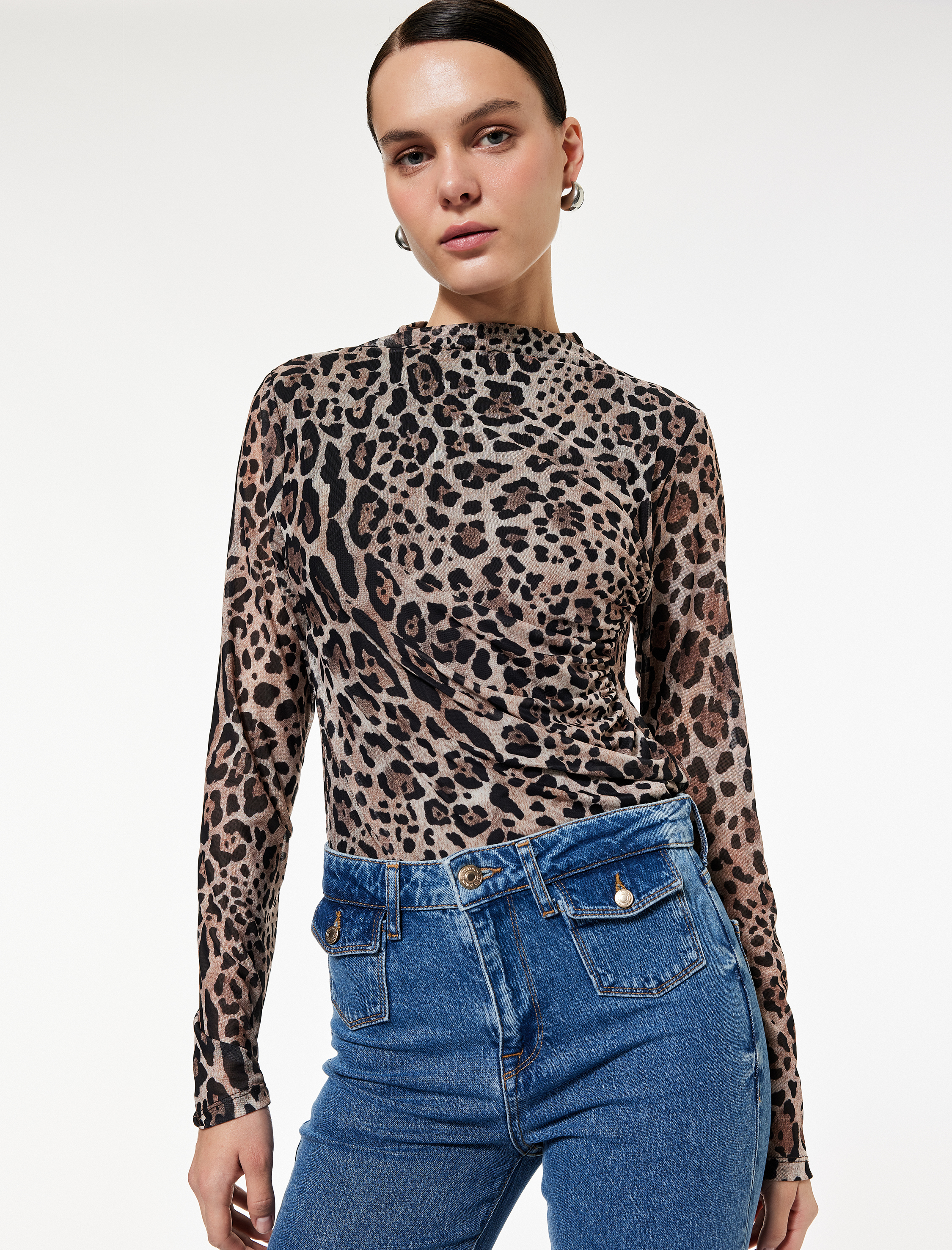   Uzun Kollu Yarı Transparan Drapeli Dik Yaka Leopar Desenli Tül Bluz