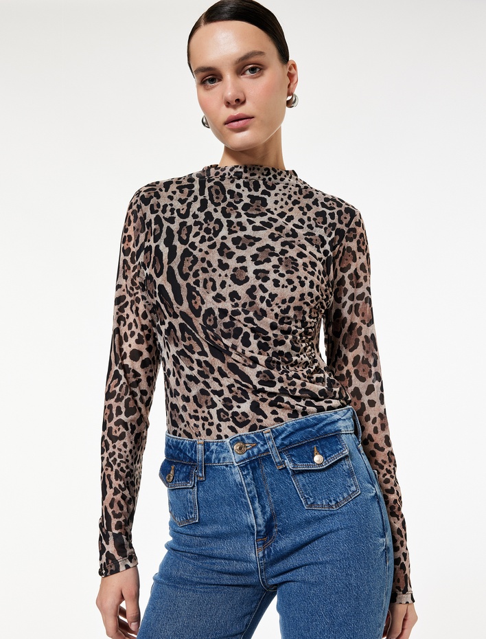  Uzun Kollu Yarı Transparan Drapeli Dik Yaka Leopar Desenli Tül Bluz