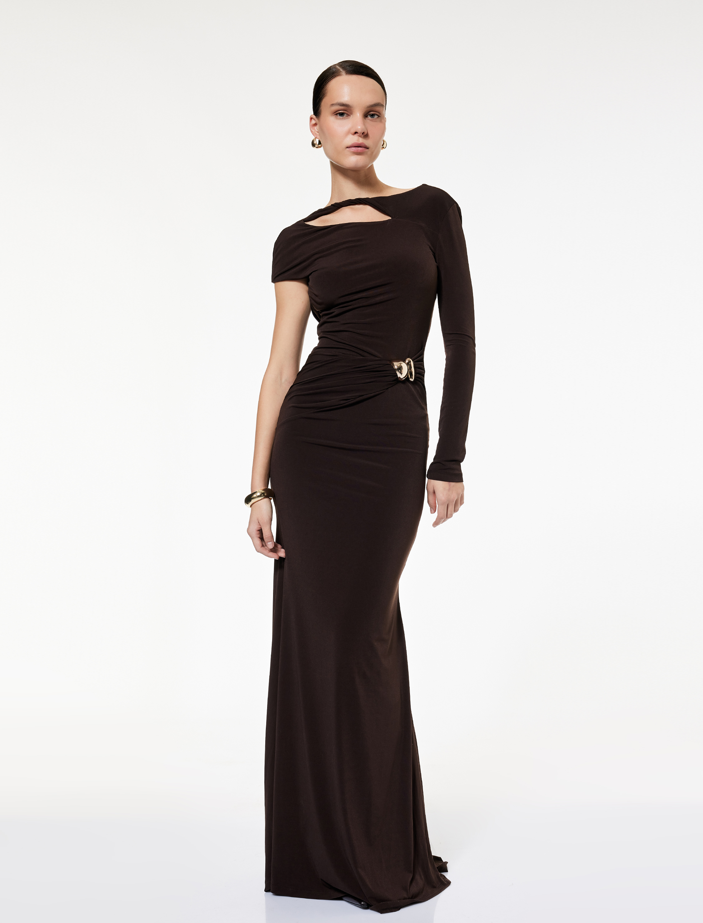   Uzun Kollu Metal Aksesuarlı Sırtı Pencere Detaylı Uzun Tek Omuz Elbise