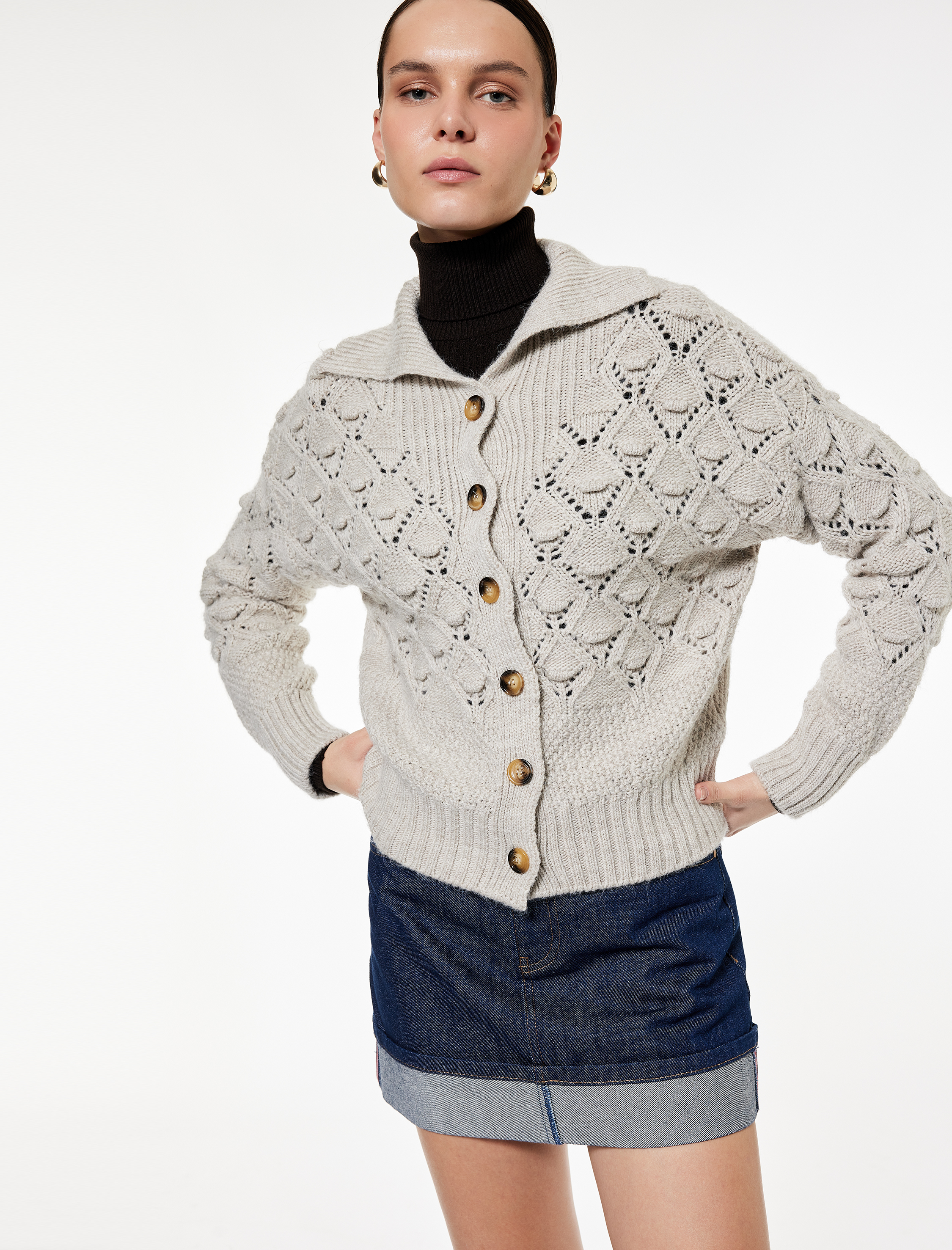   Uzun Kollu Düğmeli Devrik Yaka Örgü Hırka