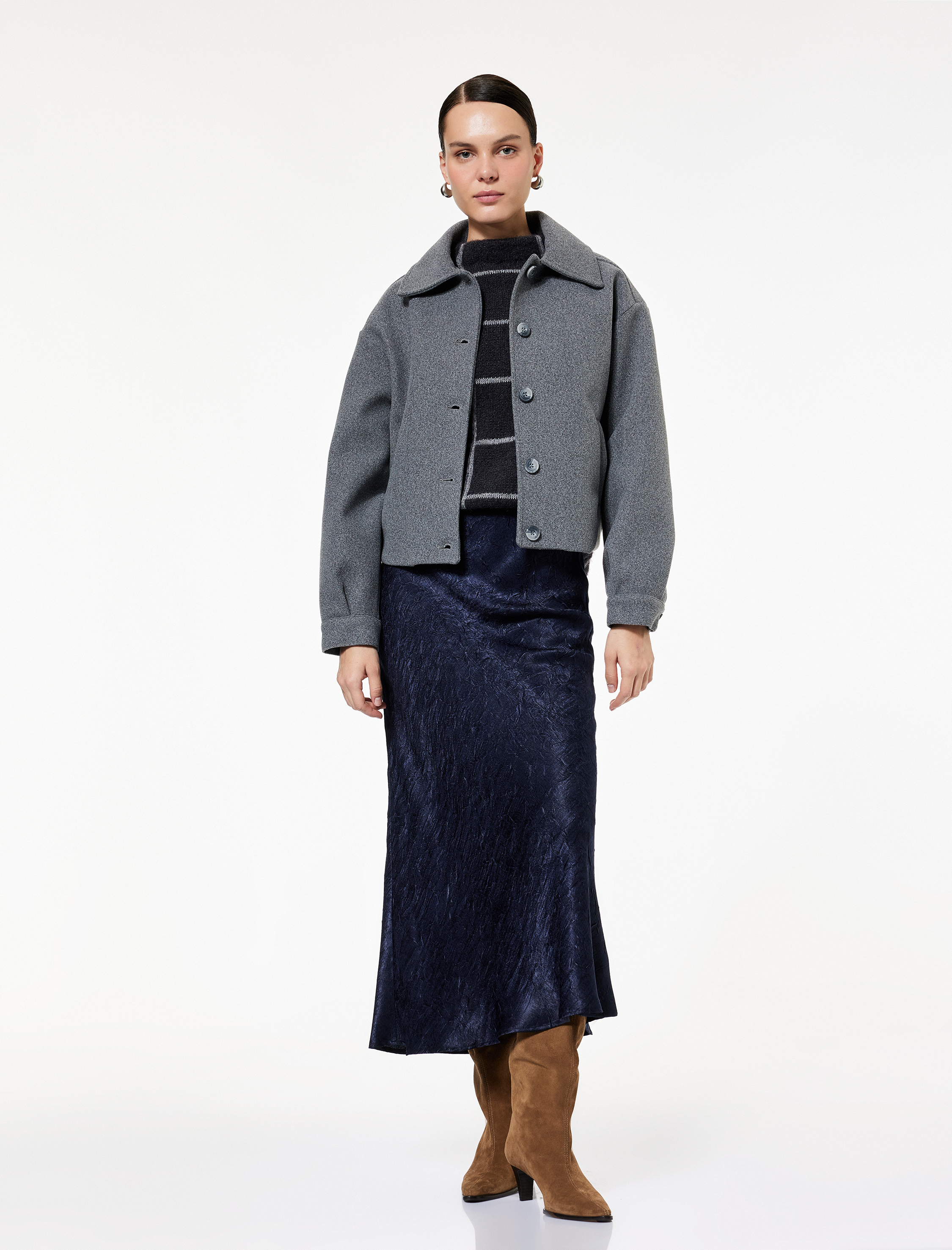   Düğmeli Cepli Uzun Kollu Kruvaze Kısa Kaşe Ceket