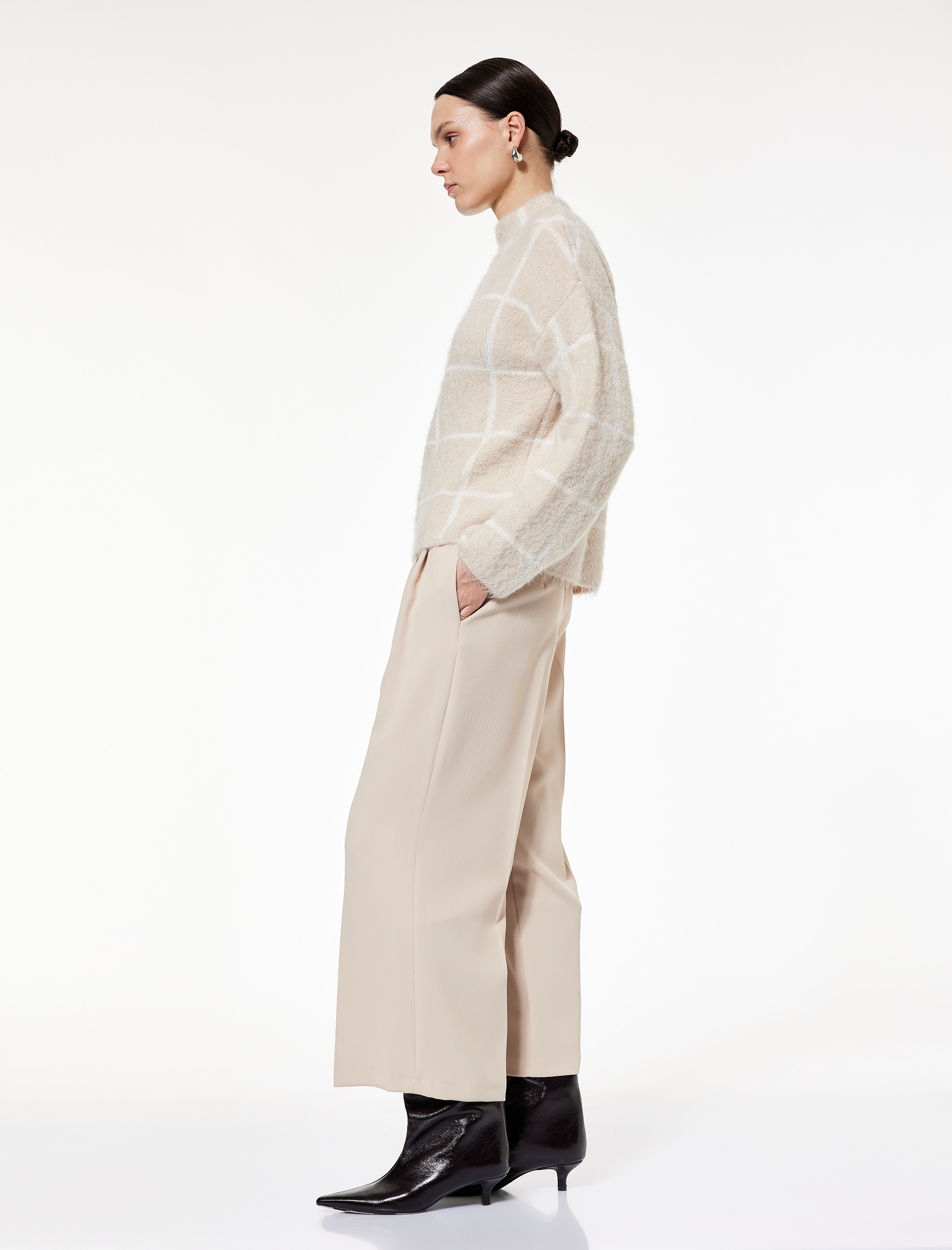   Pile Detaylı Düz Geniş Kısa Paça Kumaş Pantolon