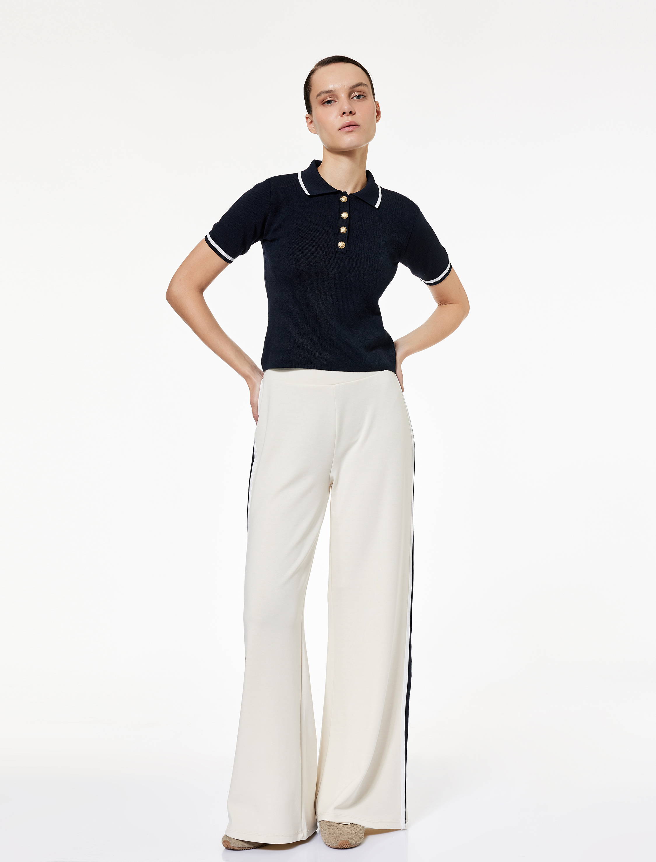   Şardonlu Modal Kumaş Yanları Şerit Detaylı Geniş Paça Eşofman Altı