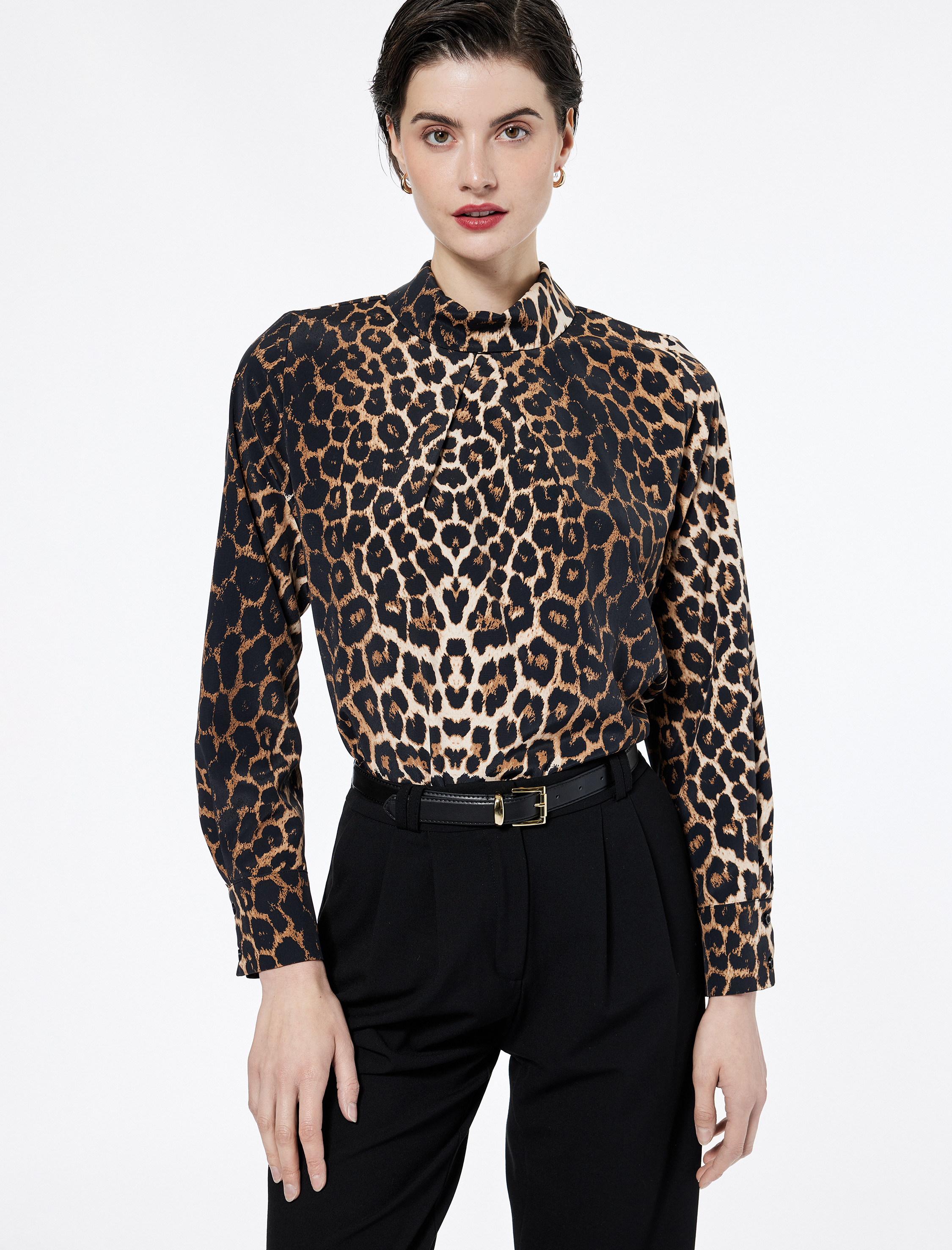 Uzun Kollu Dik Yaka Leopar Desenli Bluz