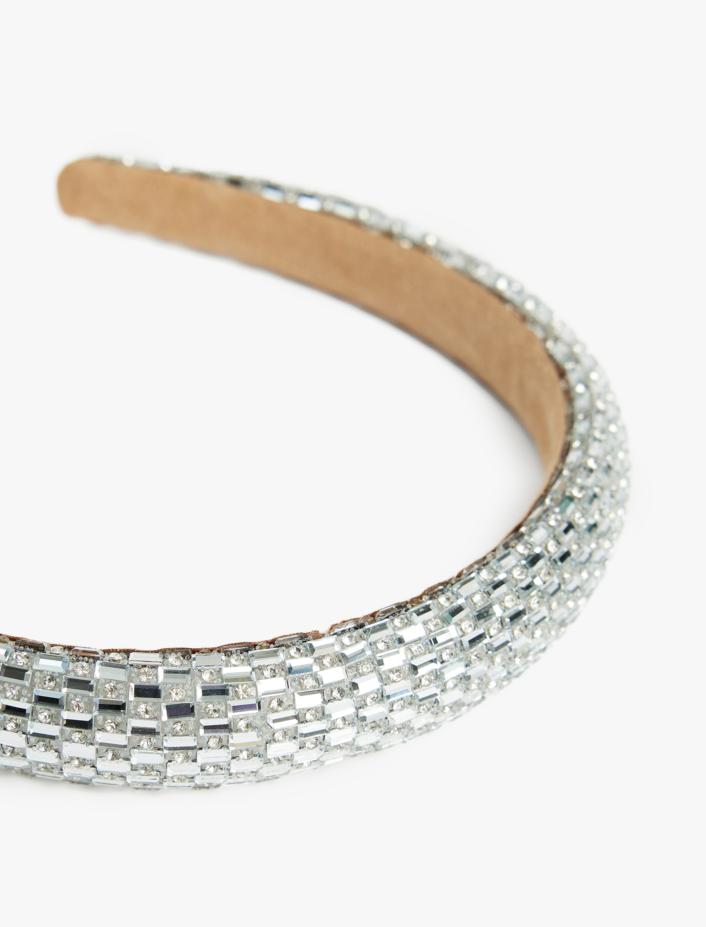  Kadın Boncuk Detaylı Taç