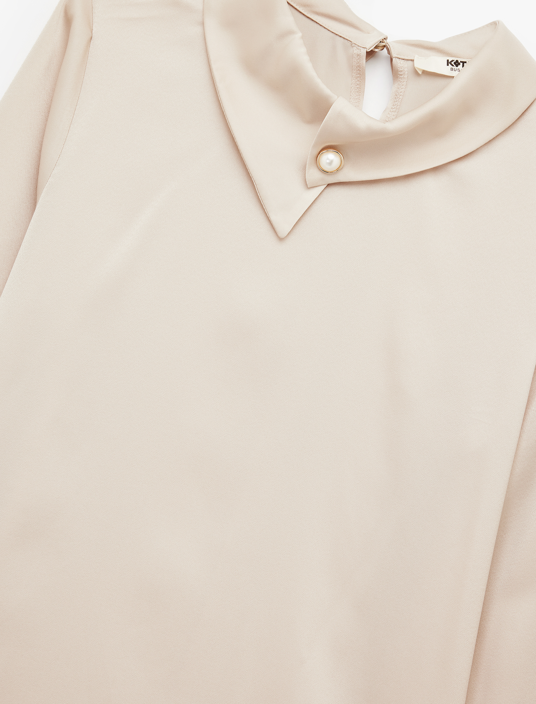   Asimetrik Yaka Uzun Kollu Saten Bluz