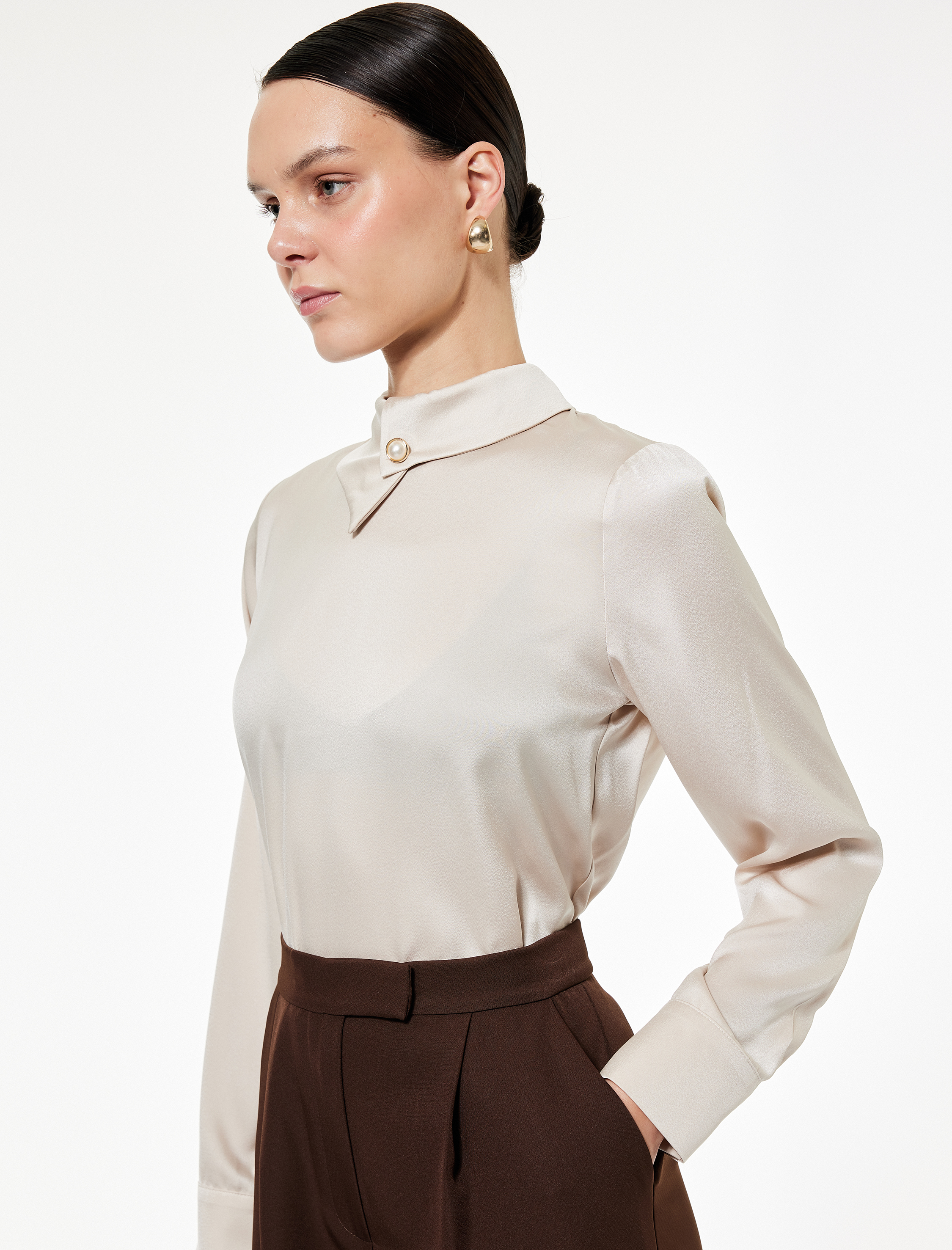   Asimetrik Yaka Uzun Kollu Saten Bluz