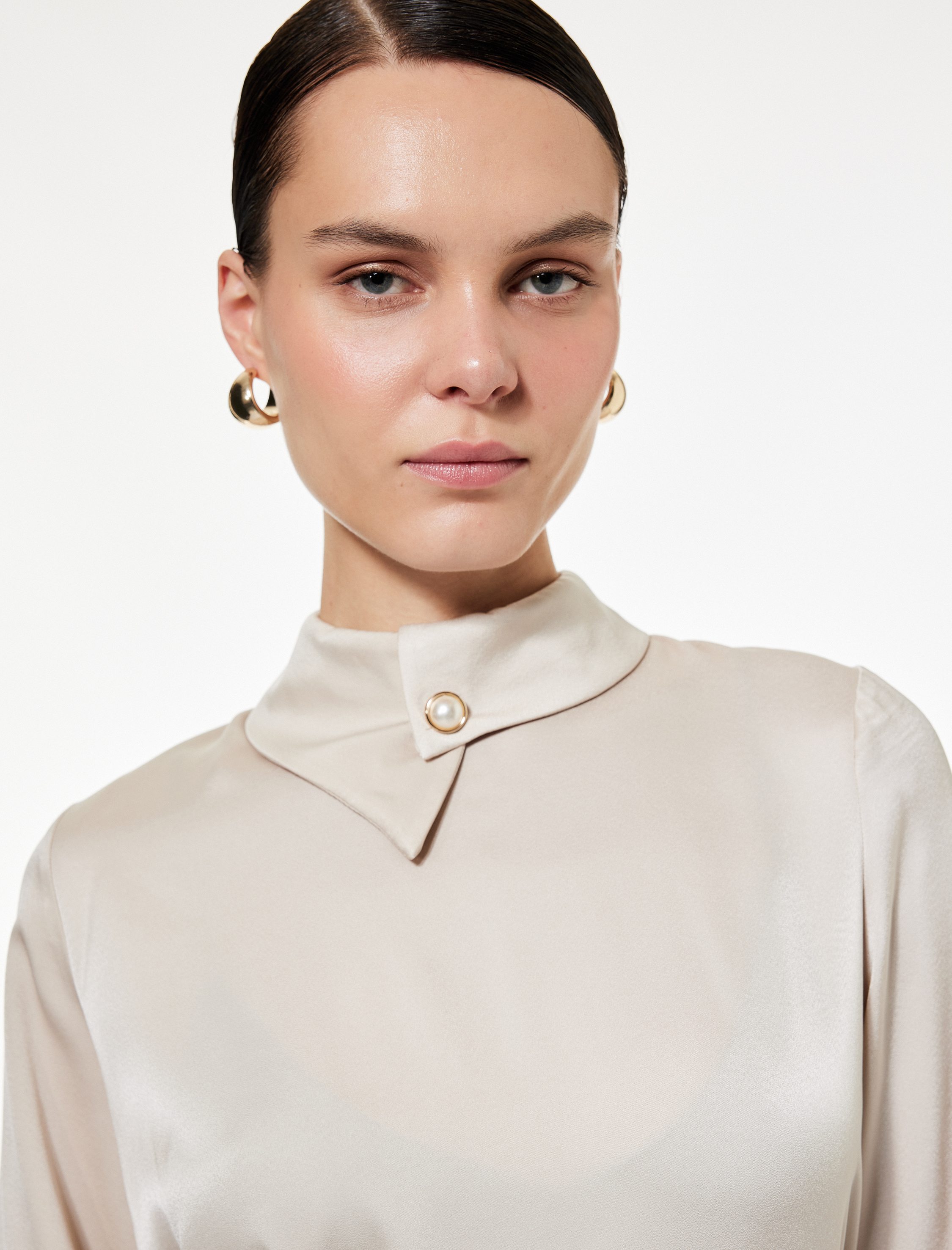   Asimetrik Yaka Uzun Kollu Saten Bluz