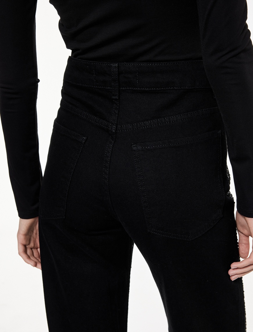   Koton X Sibil Çetinkaya - Taş Detaylı Çıtçıt Düğmeli Cepli Geniş İspanyol Paça Jean Pantolon - Flare Jean