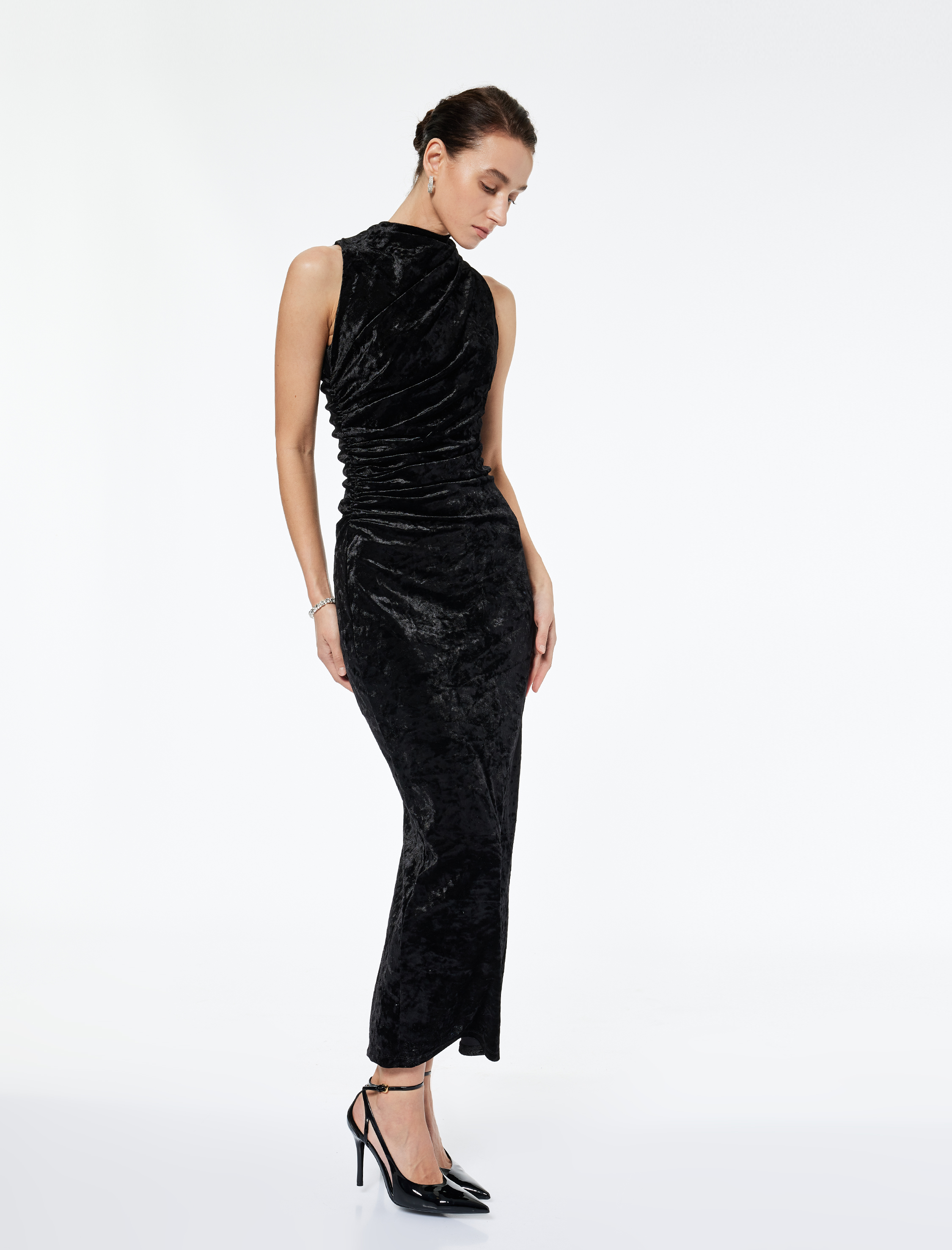   Yırtmaç Detaylı Drapeli Kolsuz Hafif Dik Yaka Dokulu Uzun Kadife Kalem Elbise