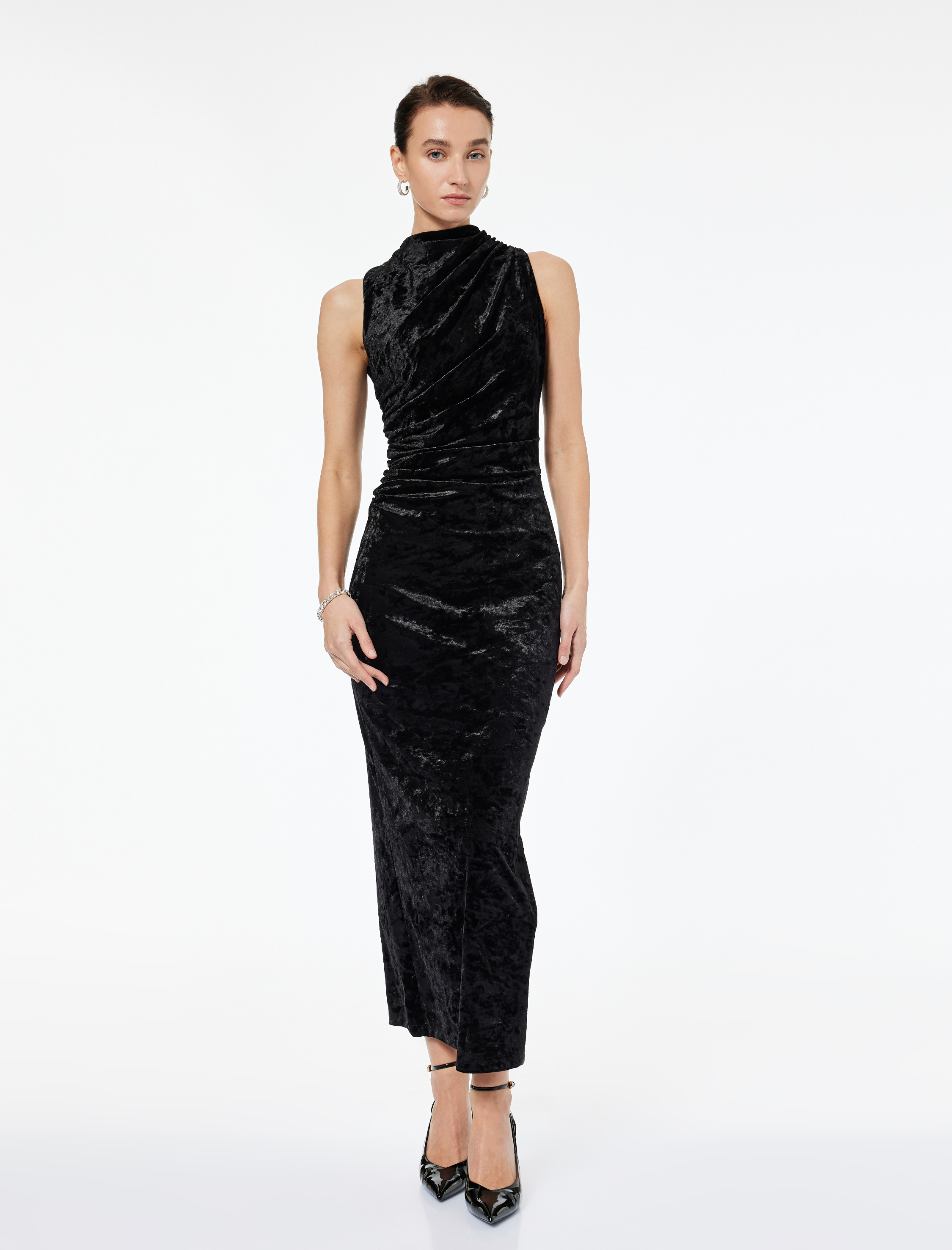   Yırtmaç Detaylı Drapeli Kolsuz Hafif Dik Yaka Dokulu Uzun Kadife Kalem Elbise