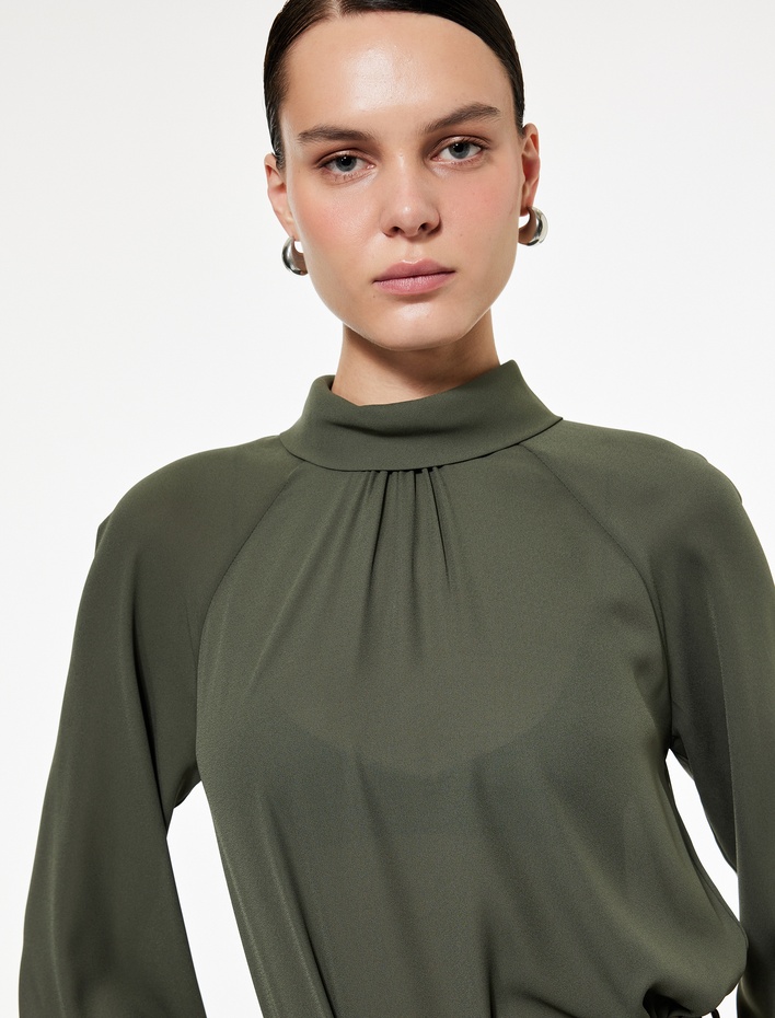  Regular Fit Uzun Kollu Dik Yaka Drapeli Bluz