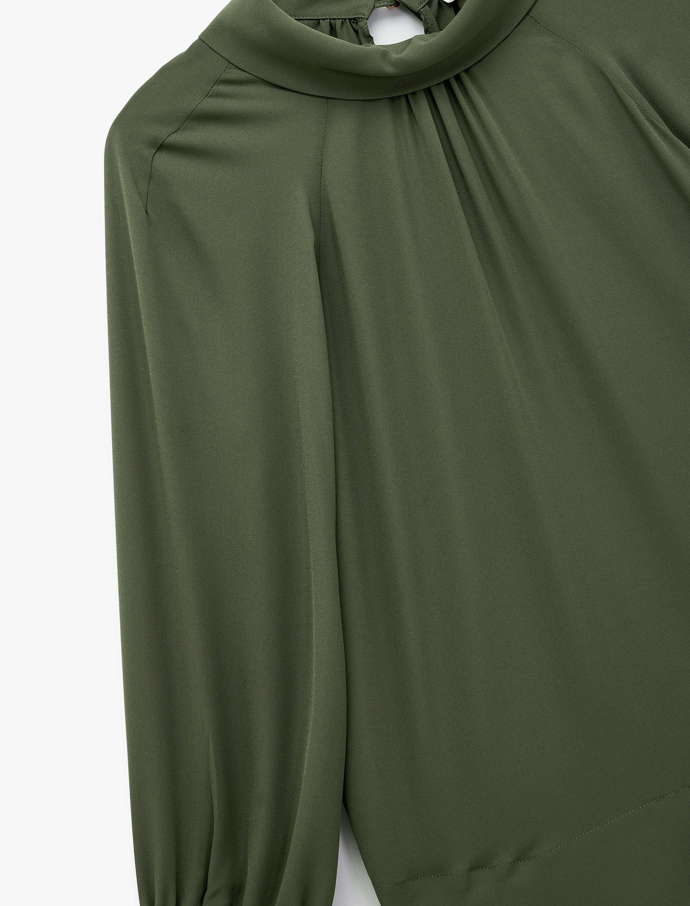   Regular Fit Uzun Kollu Dik Yaka Drapeli Bluz