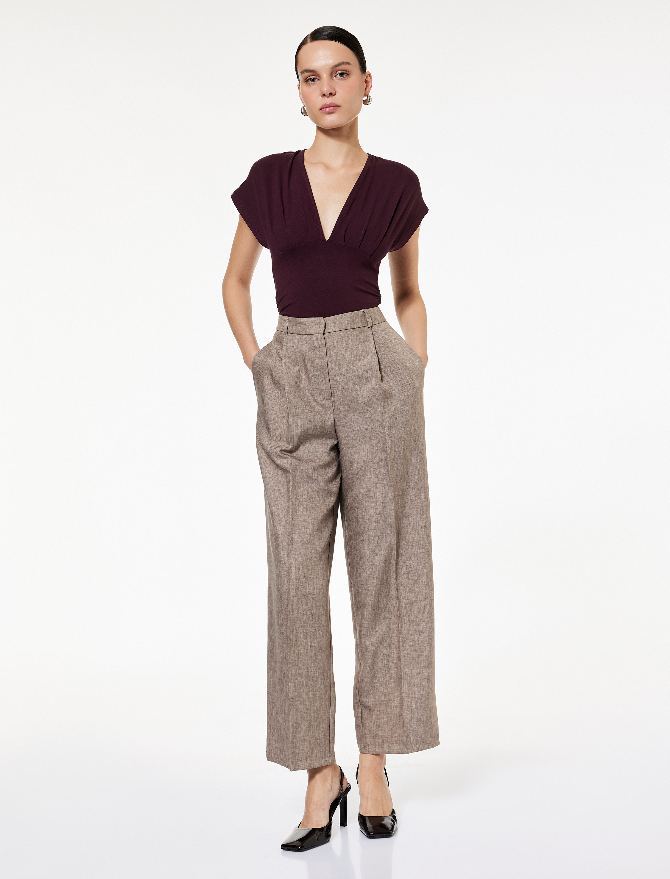   Drapeli Sırt Dekolteli Bağlama Detaylı V Yaka Bluz