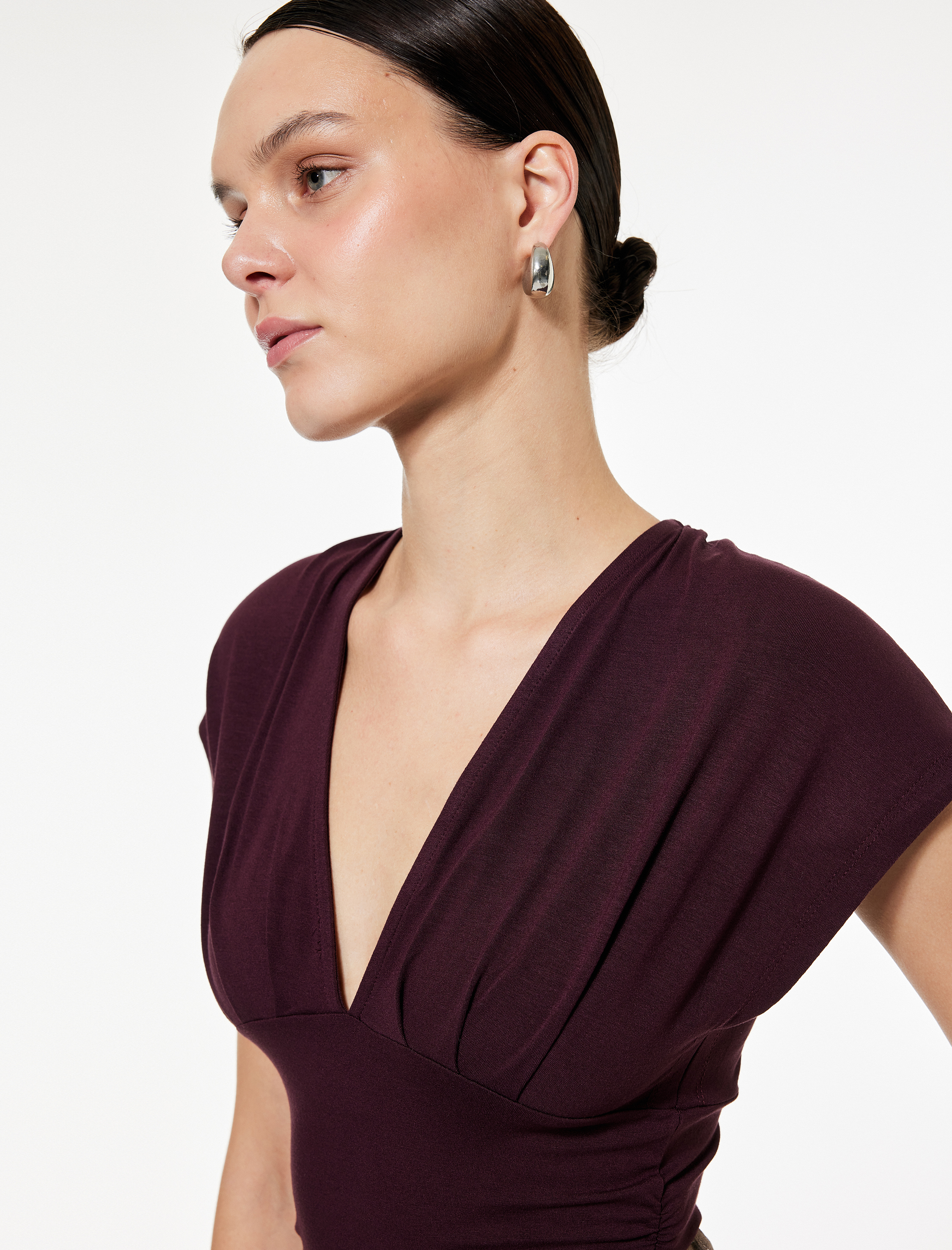   Drapeli Sırt Dekolteli Bağlama Detaylı V Yaka Bluz