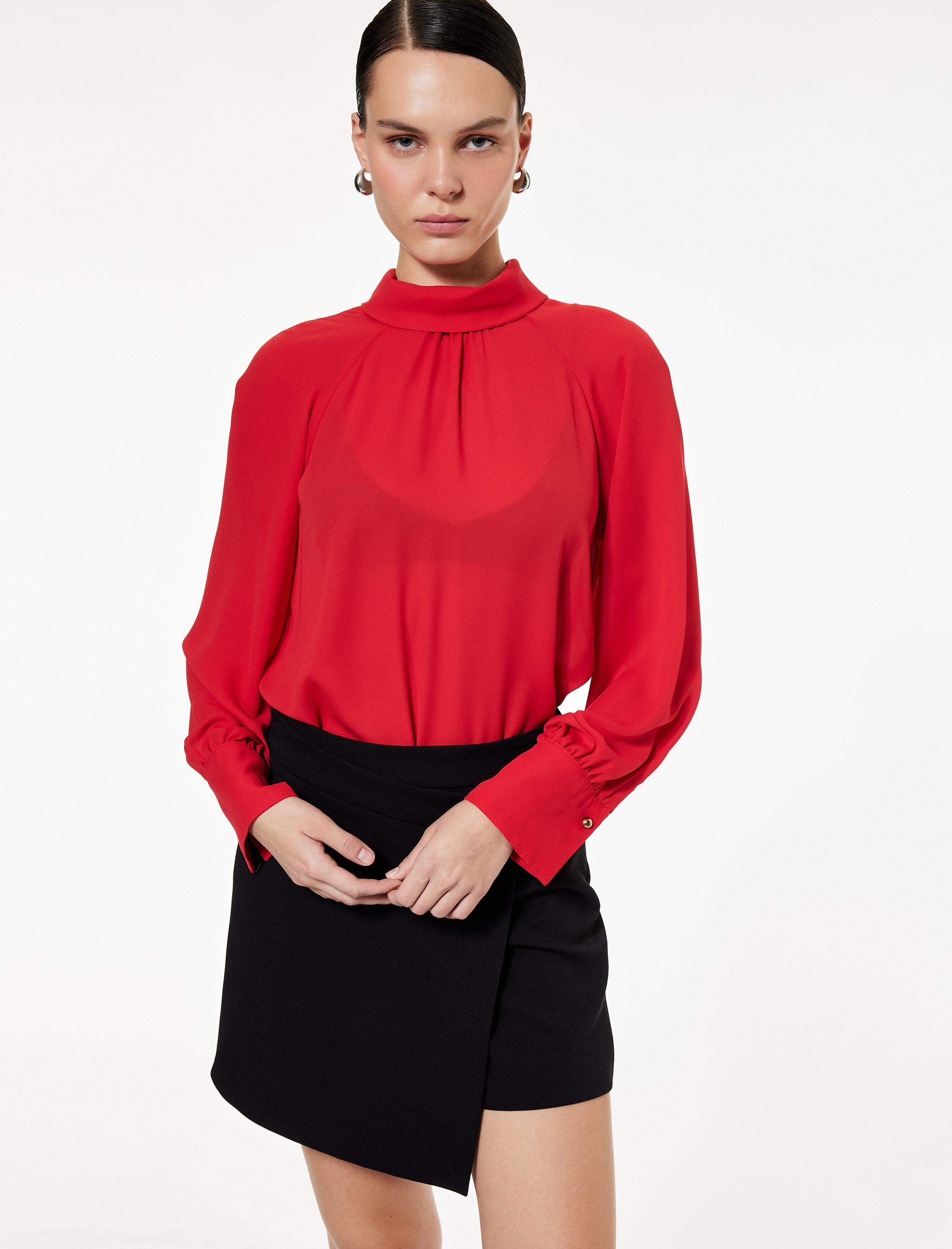   Regular Fit Uzun Kollu Dik Yaka Drapeli Bluz