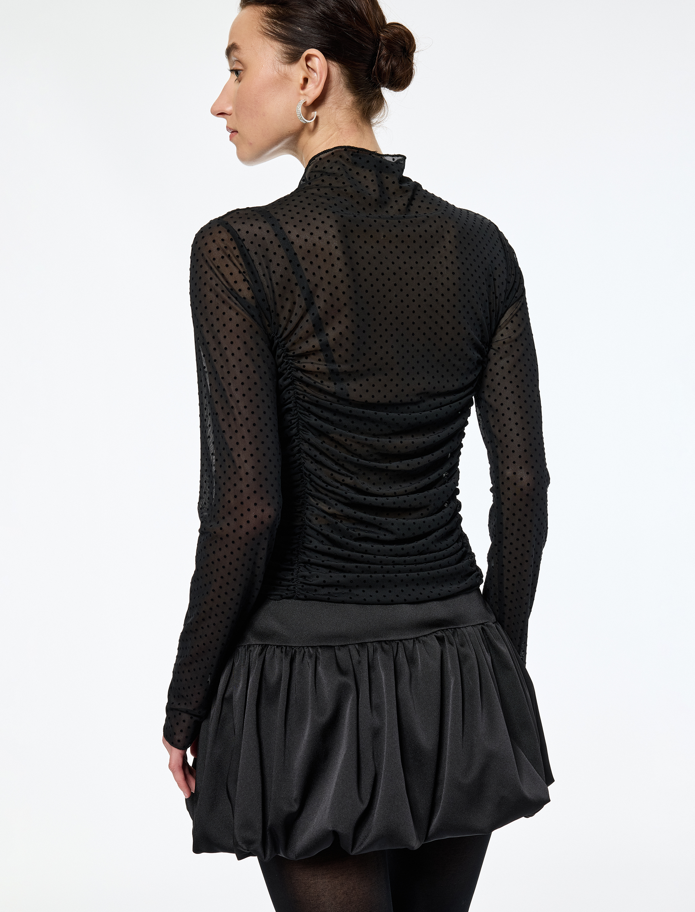   Slim Fit Uzun Kollu Drape Detaylı Puantiyeli Dik Yaka Tül Tişört