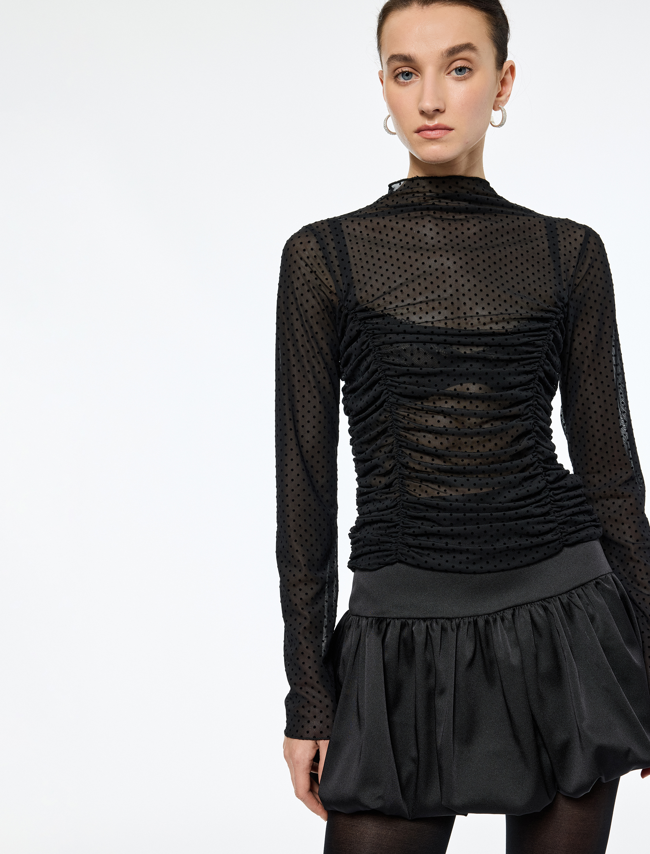   Slim Fit Uzun Kollu Drape Detaylı Puantiyeli Dik Yaka Tül Tişört