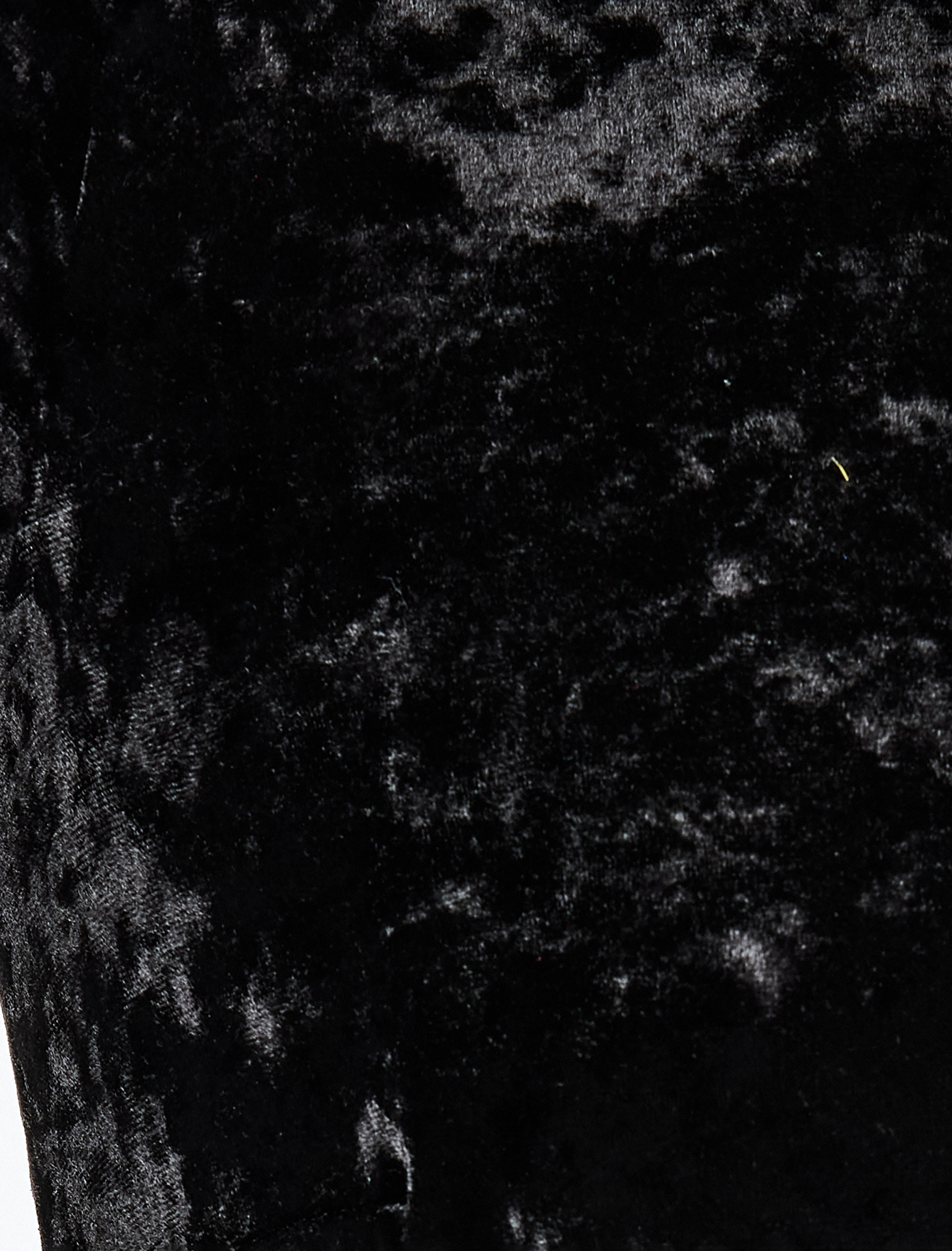   V Yaka Uzun Kollu Metal Aksesuarlı Slim Fit Kadife Elbise