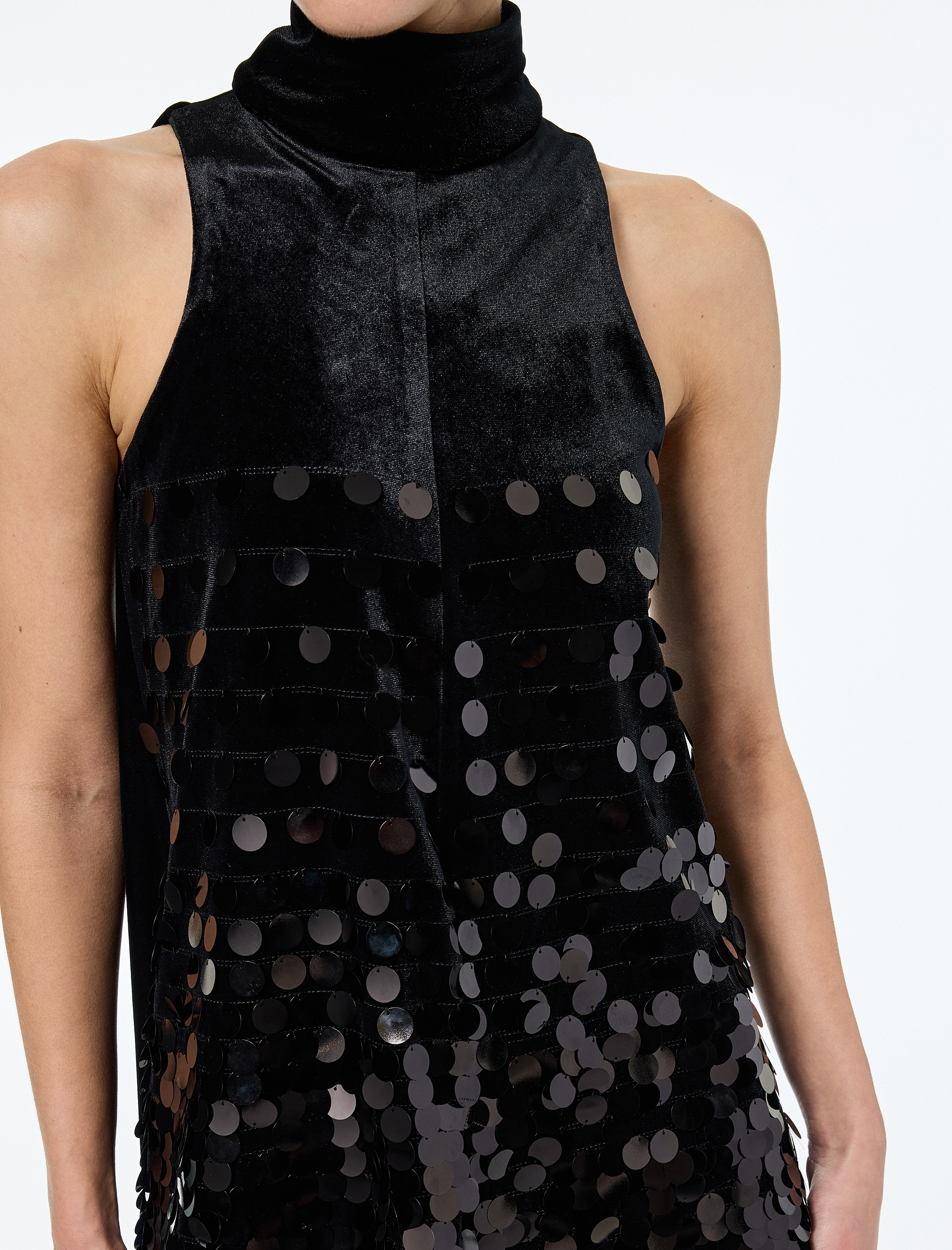   Kolsuz Pul Payet İşlemeli Mini Halter Yaka Kadife Elbise