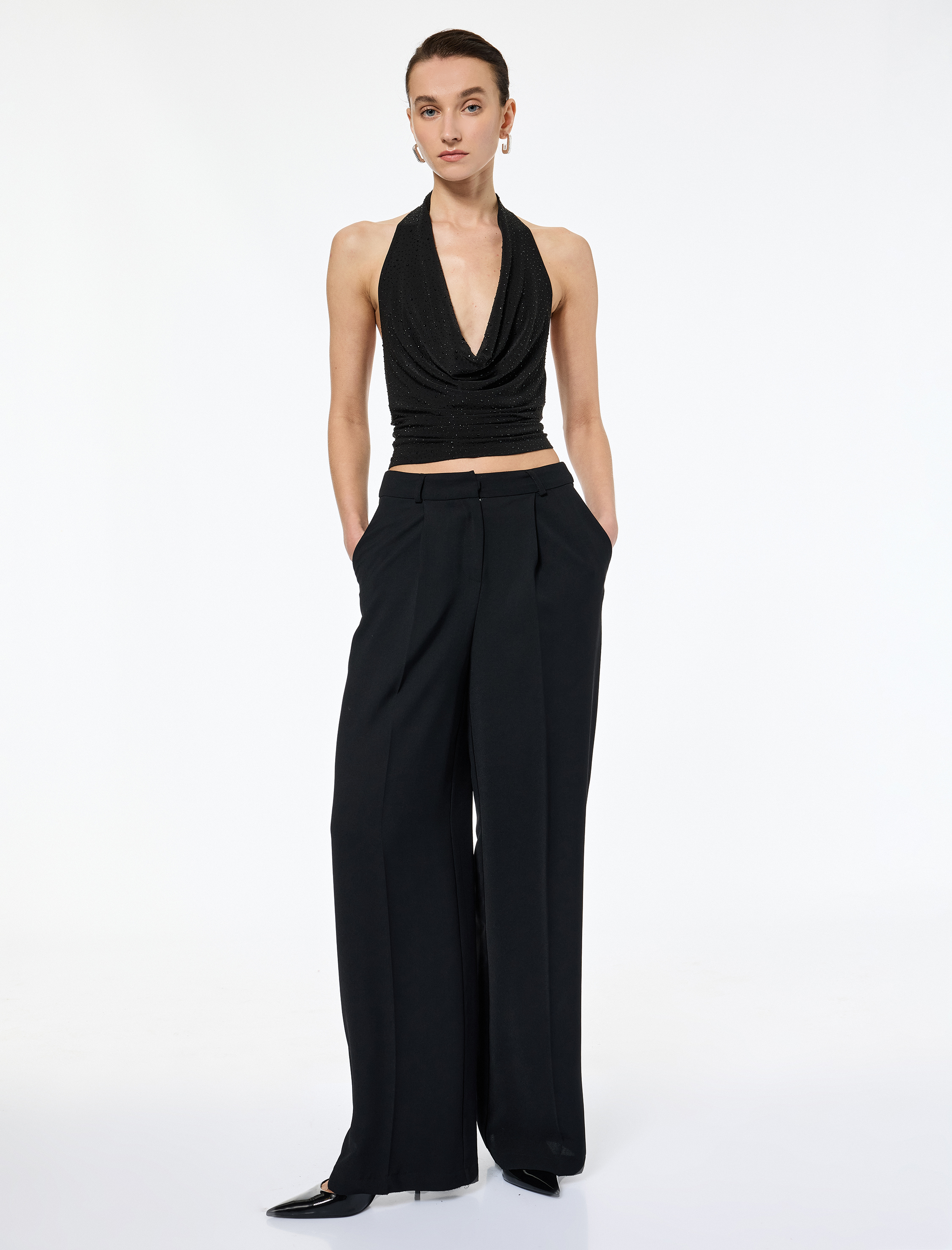   Slim Fit Sırt Dekolteli Taşlı Derin Degaje Yaka Bluz