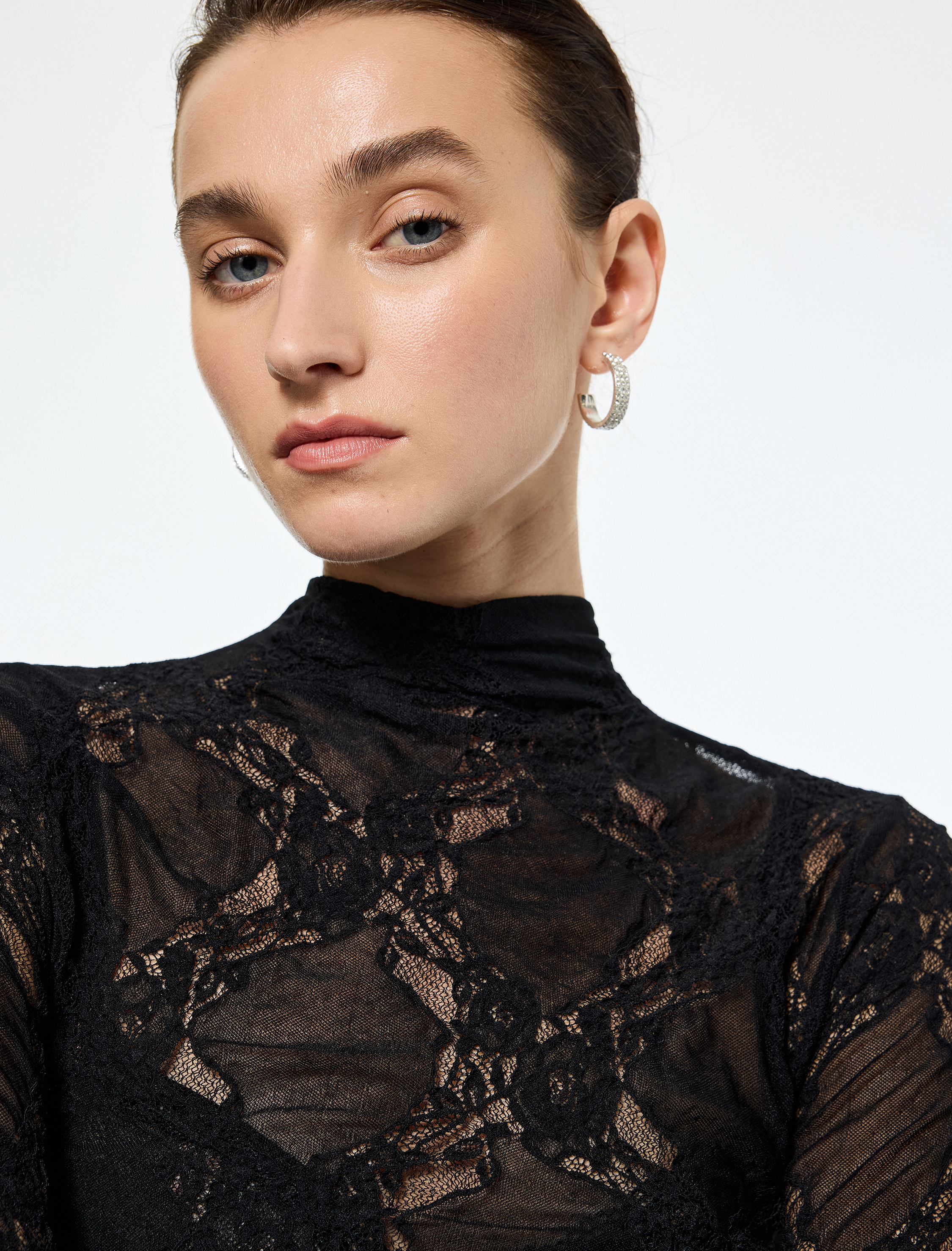   Transparan Slim Fit Dik Yaka Uzun Kollu Dantel Bluz