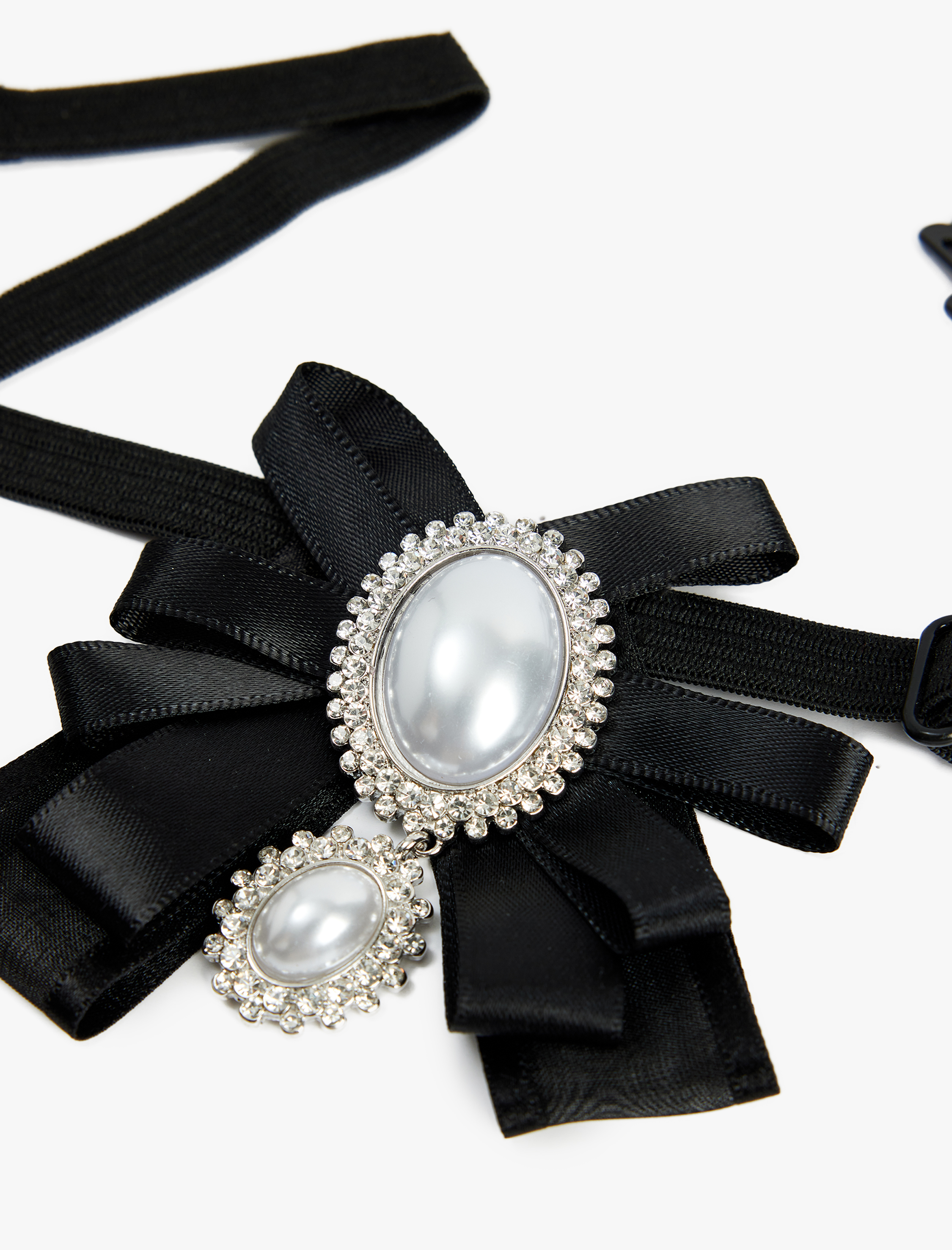 Kadın Kurdeleli Taşlı Choker Kolye