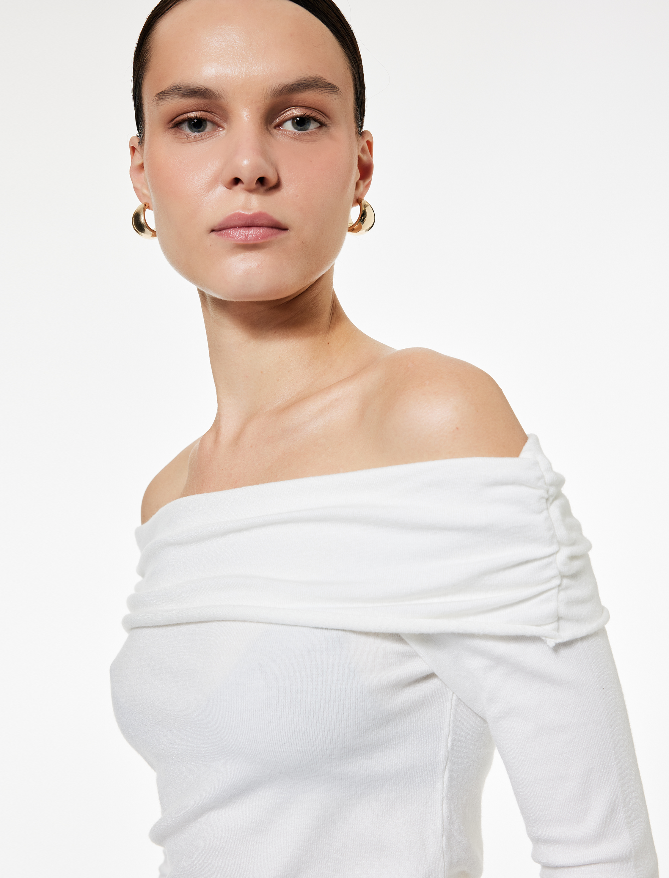   Uzun Kollu Omzu Açık Madonna Yaka Triko Kazak