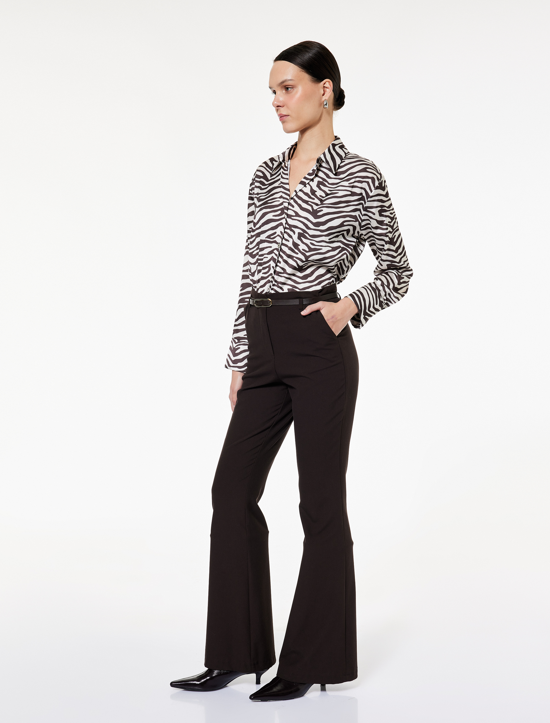   Uzun Kollu Düğmeli Zebra Desenli Klasik Yaka Saten Gömlek