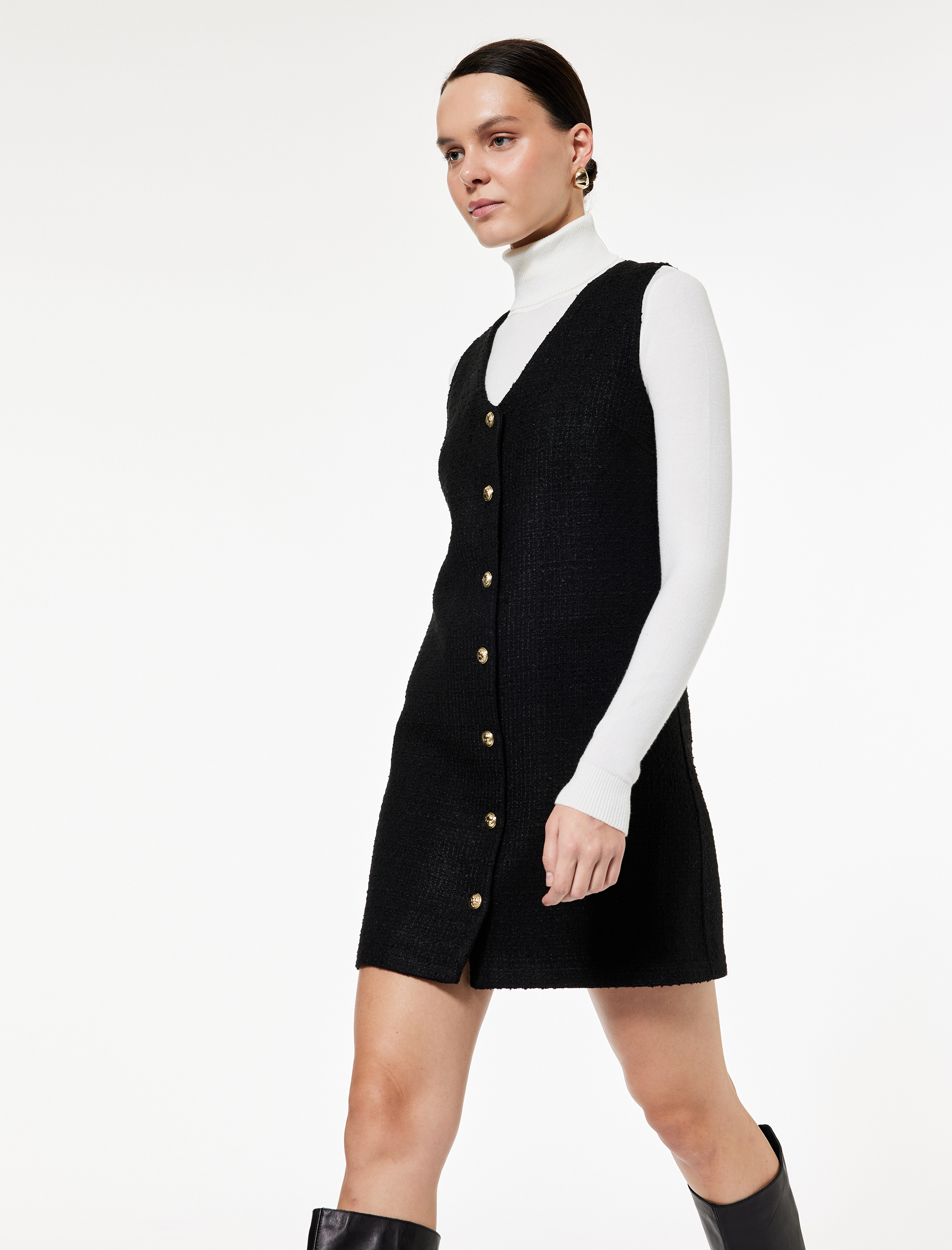   V Yaka Kolsuz Düğmeli Mini Elbise