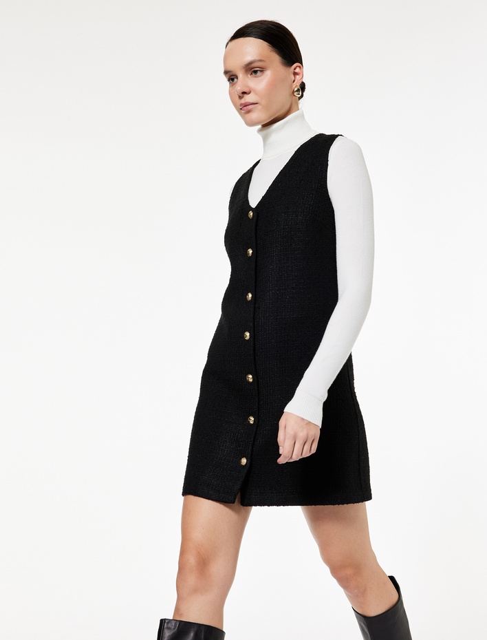  V Yaka Kolsuz Düğmeli Mini Elbise